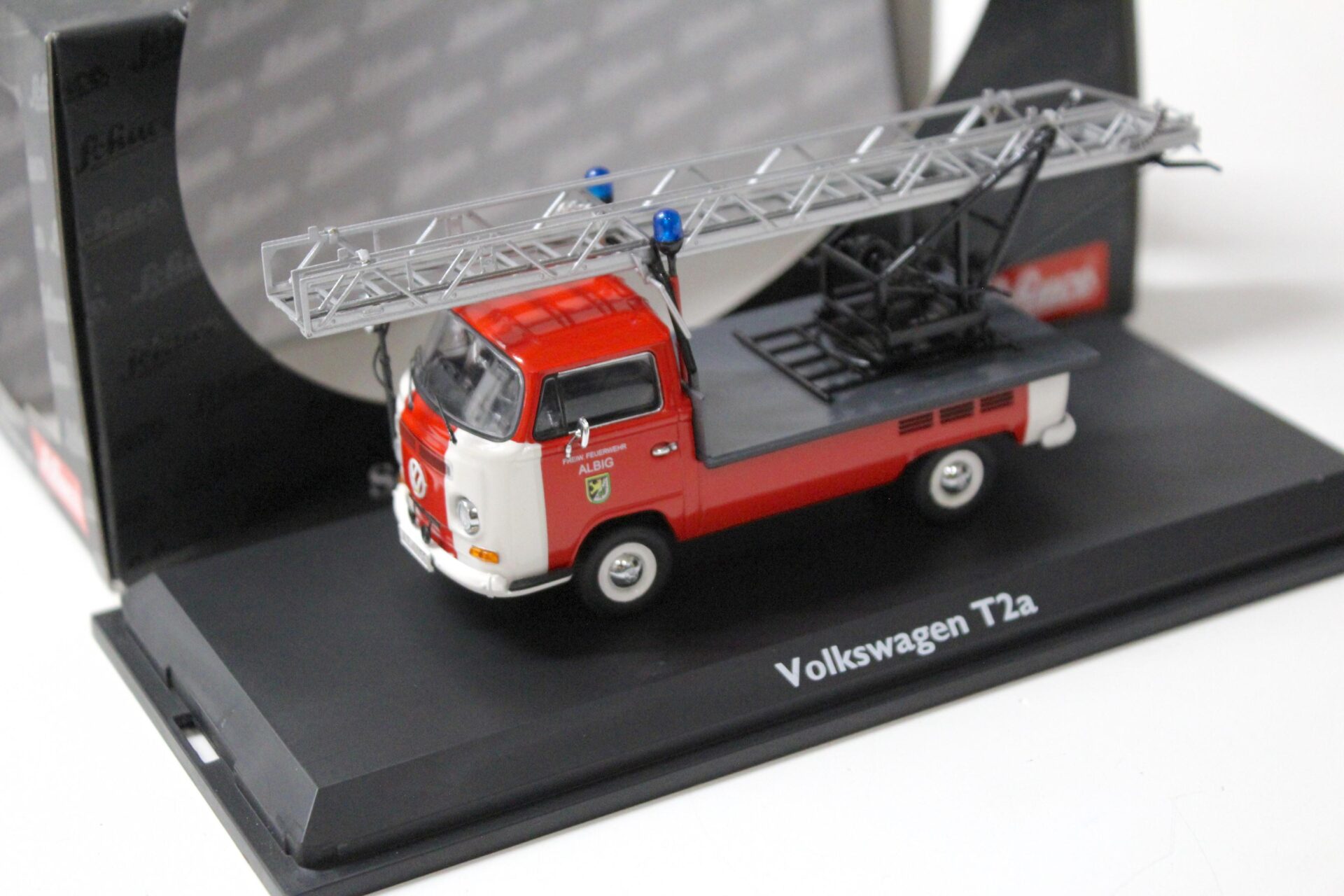 ID 57026 orig.jpg 1:43 Schuco VW T2a Feuerwehr Albig mit Drehleiter red/ white