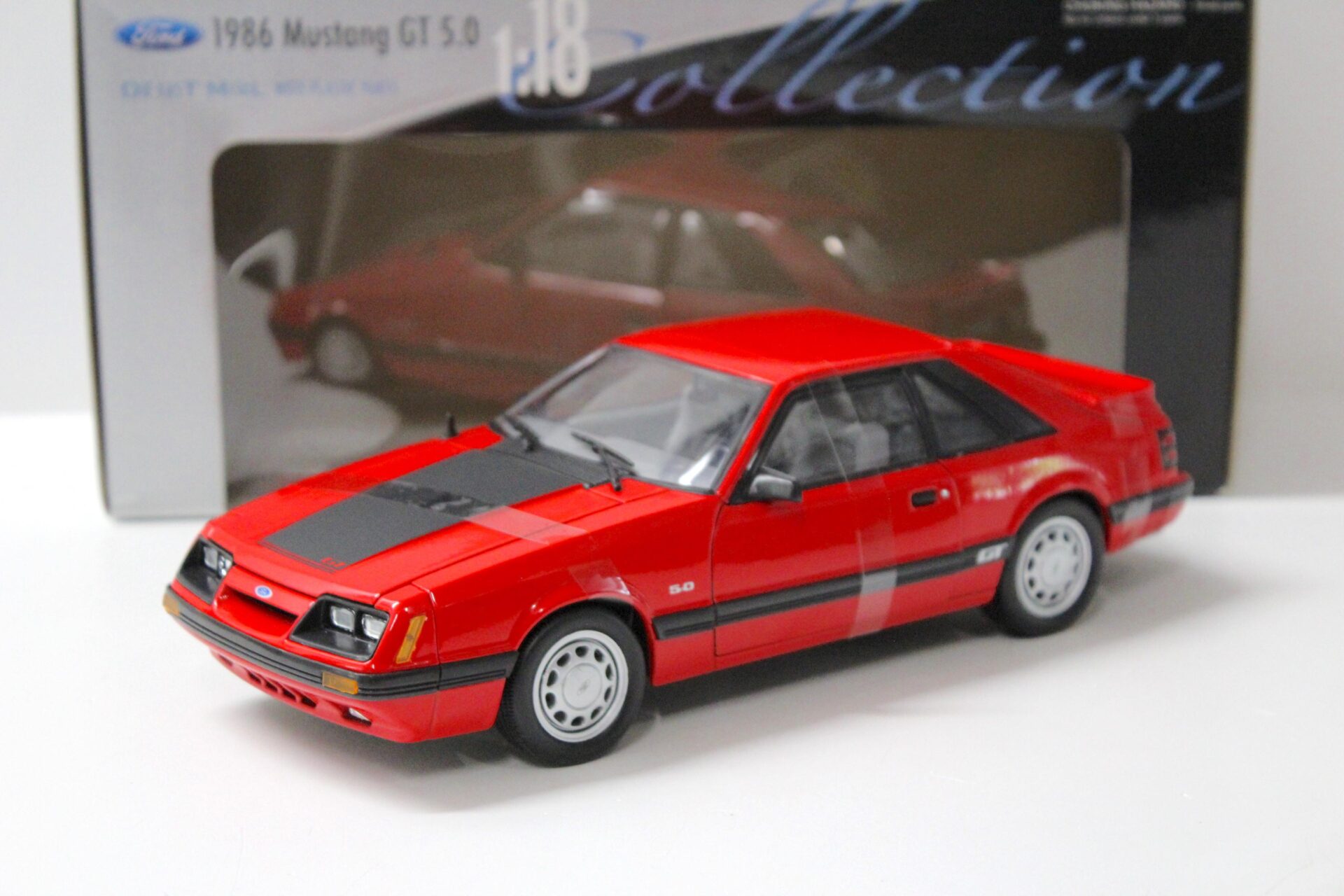 1:18 Welly 1986 Ford Mustang GT 5.0 Coupe red/ black