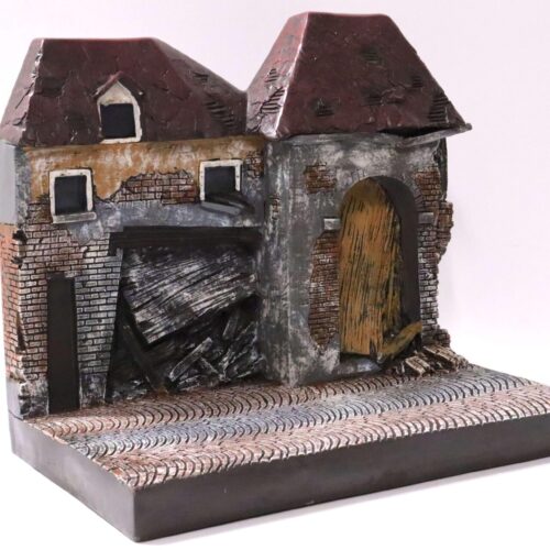 1:18 Auto World Resin Backdrop Diorama "War torn Building/ Beschädigtes Gebäude"