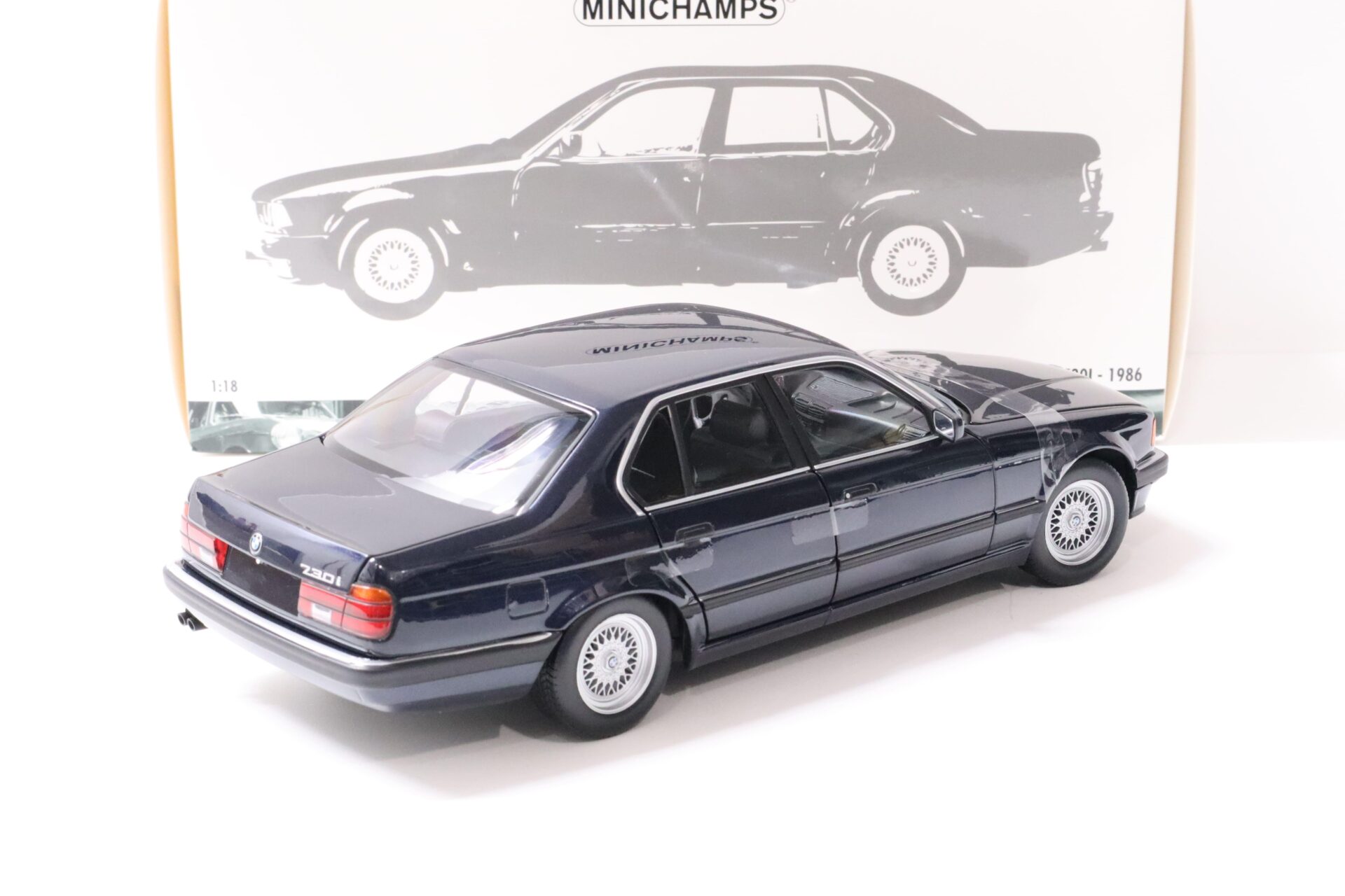 1:18 Minichamps BMW 730i (E32) Limousine 1986 dark blue metallic