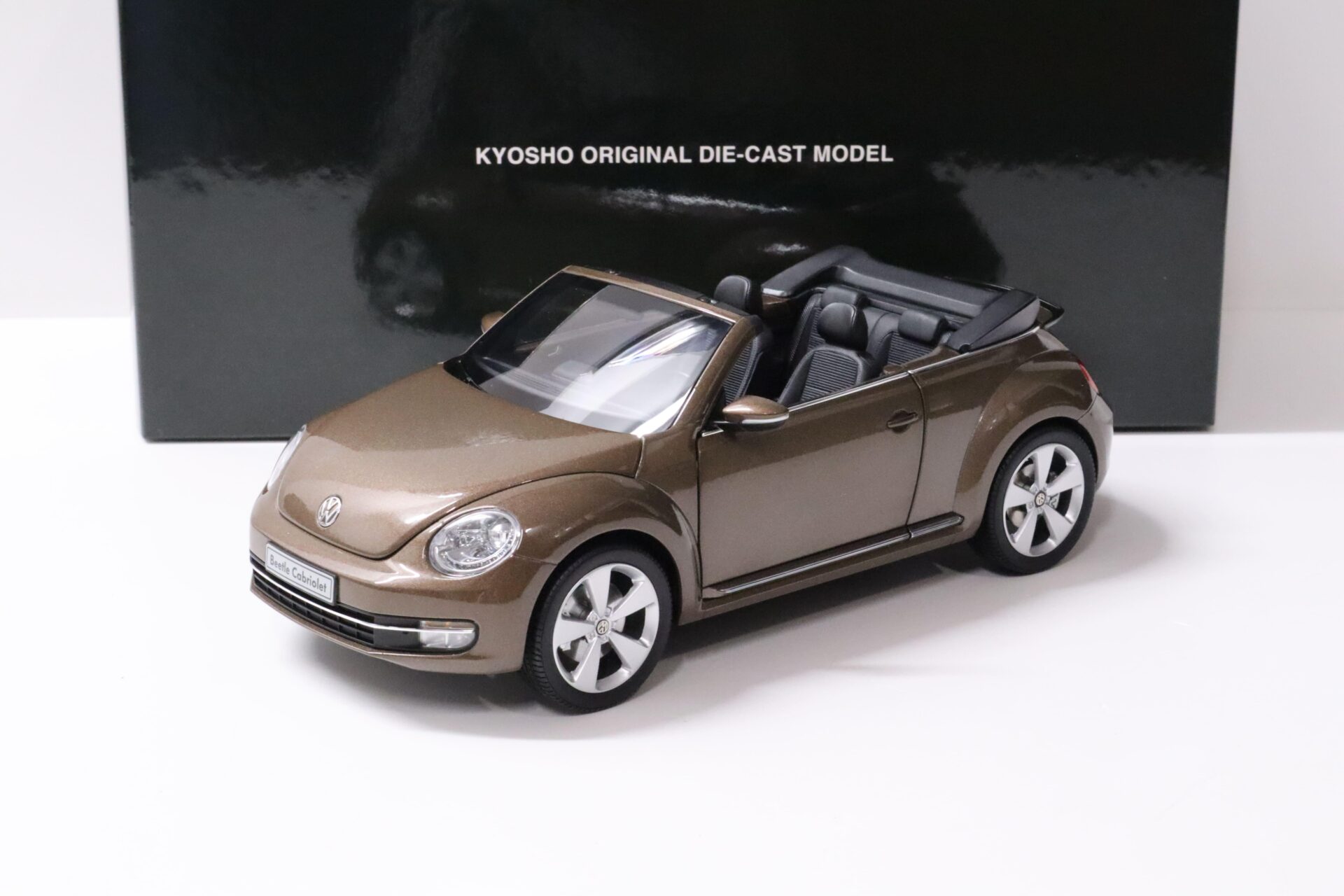 ID 57930 orig.jpg 1:18 Kyosho VW The Beetle Convertible Toffee brown metallic