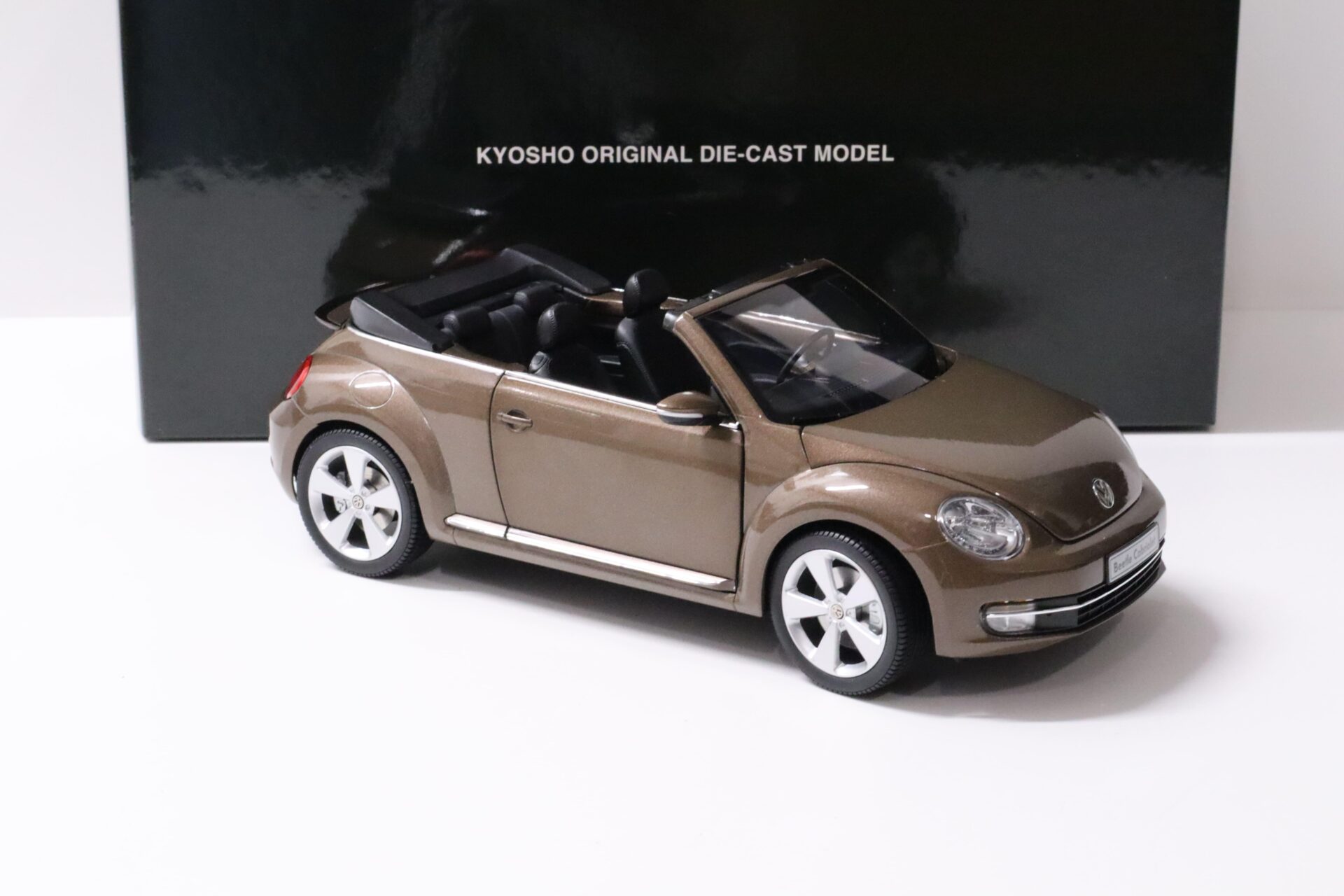 1:18 Kyosho VW The Beetle Convertible Toffee brown metallic