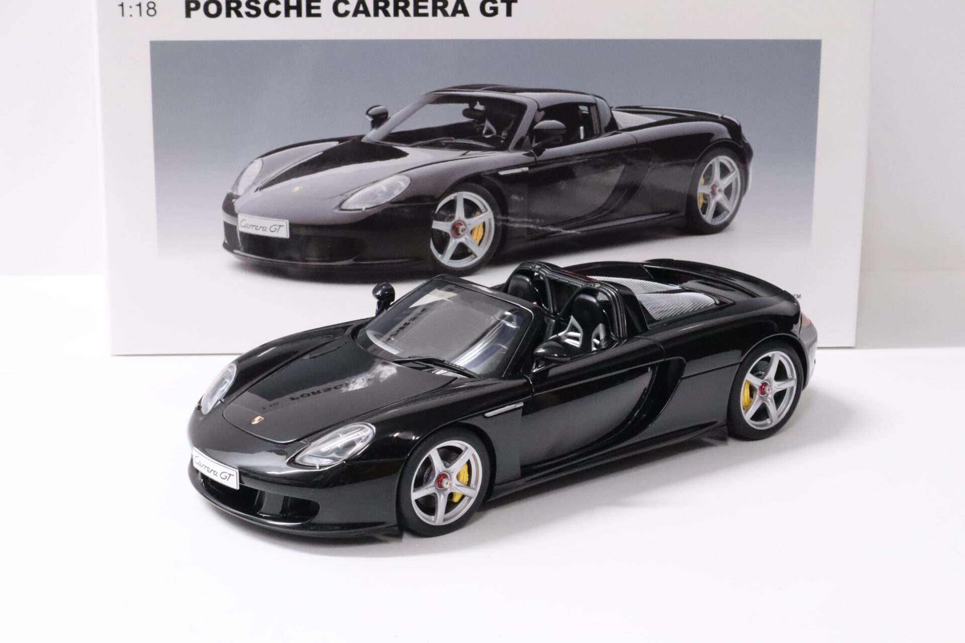 ID 58077 orig.jpg 1:18 AUTOart Porsche Carrera GT black with black interior