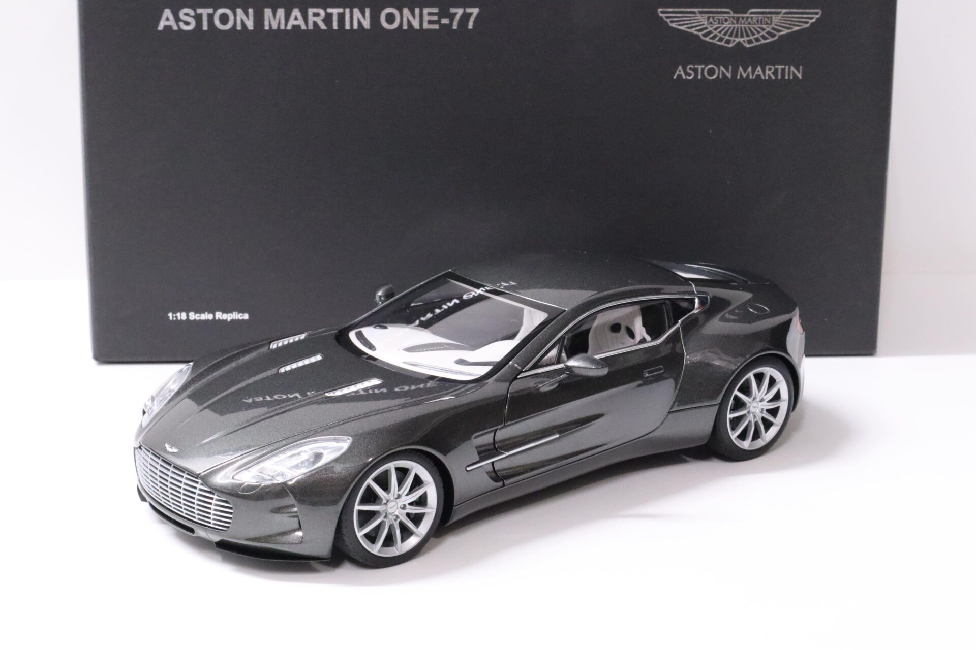 1:18 AUTOart Aston Martin One-77 Sprint grey metallic