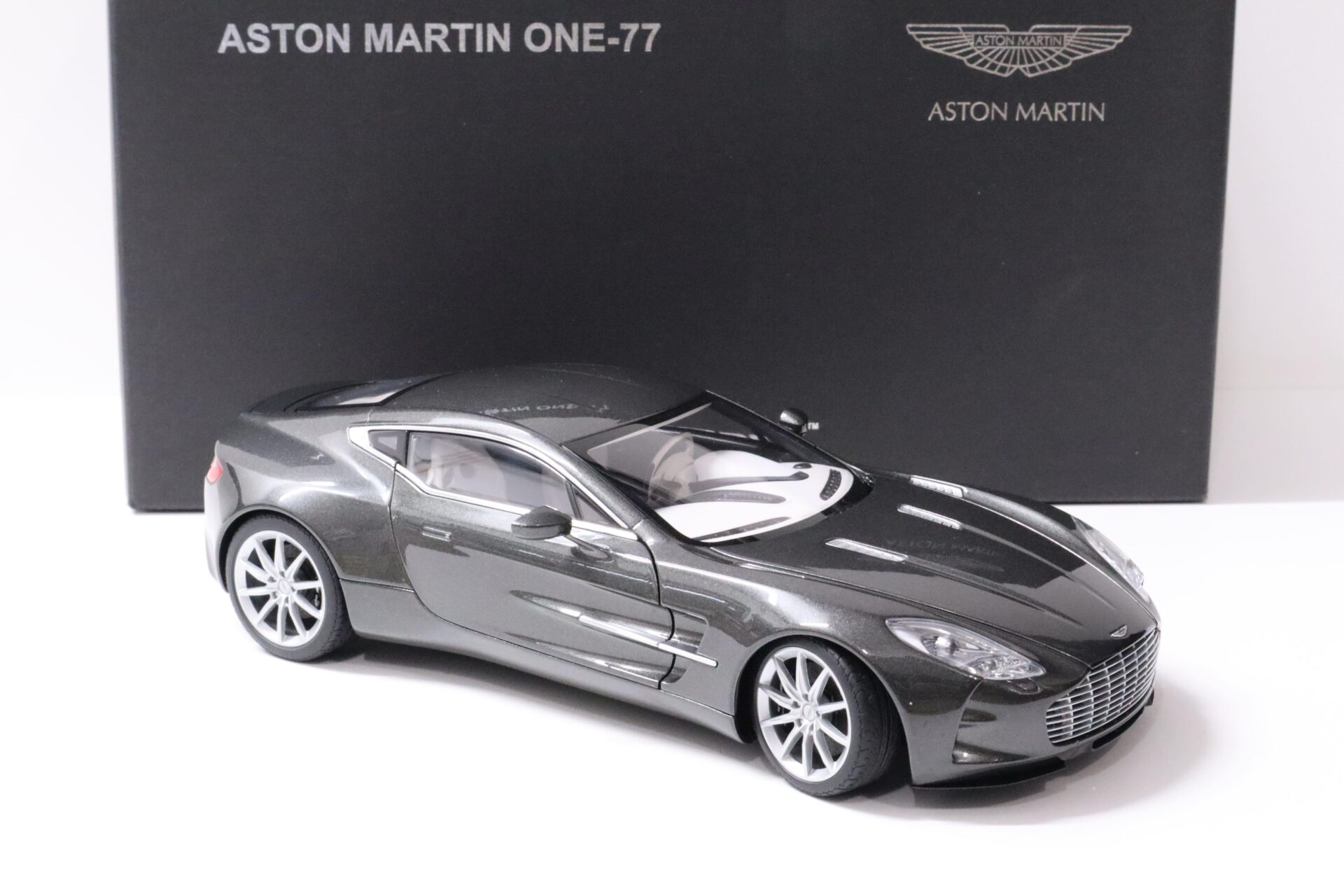 1:18 AUTOart Aston Martin One-77 Sprint grey metallic