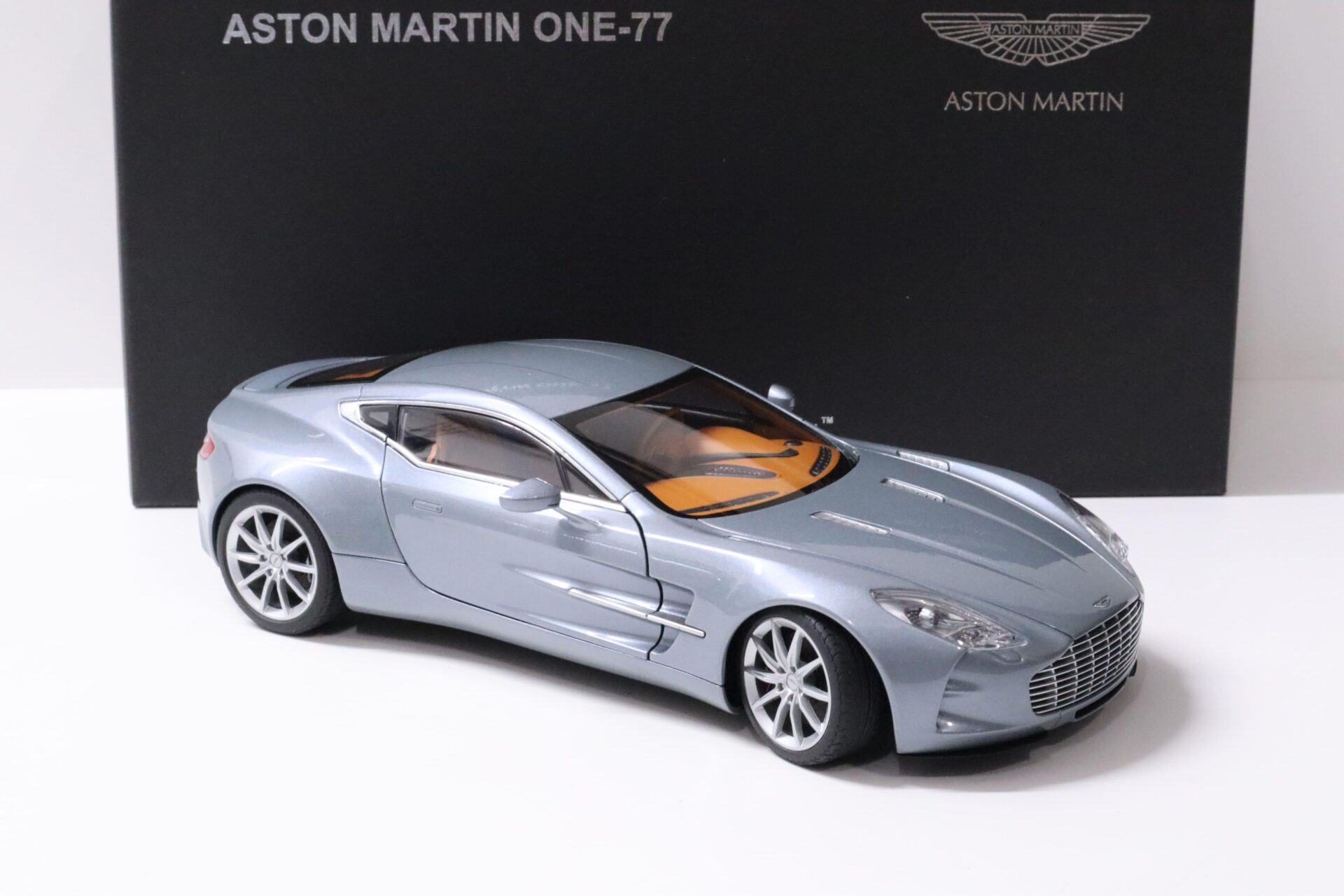 1:18 AUTOart Aston Martin One-77 Villa D´Este blue metallic