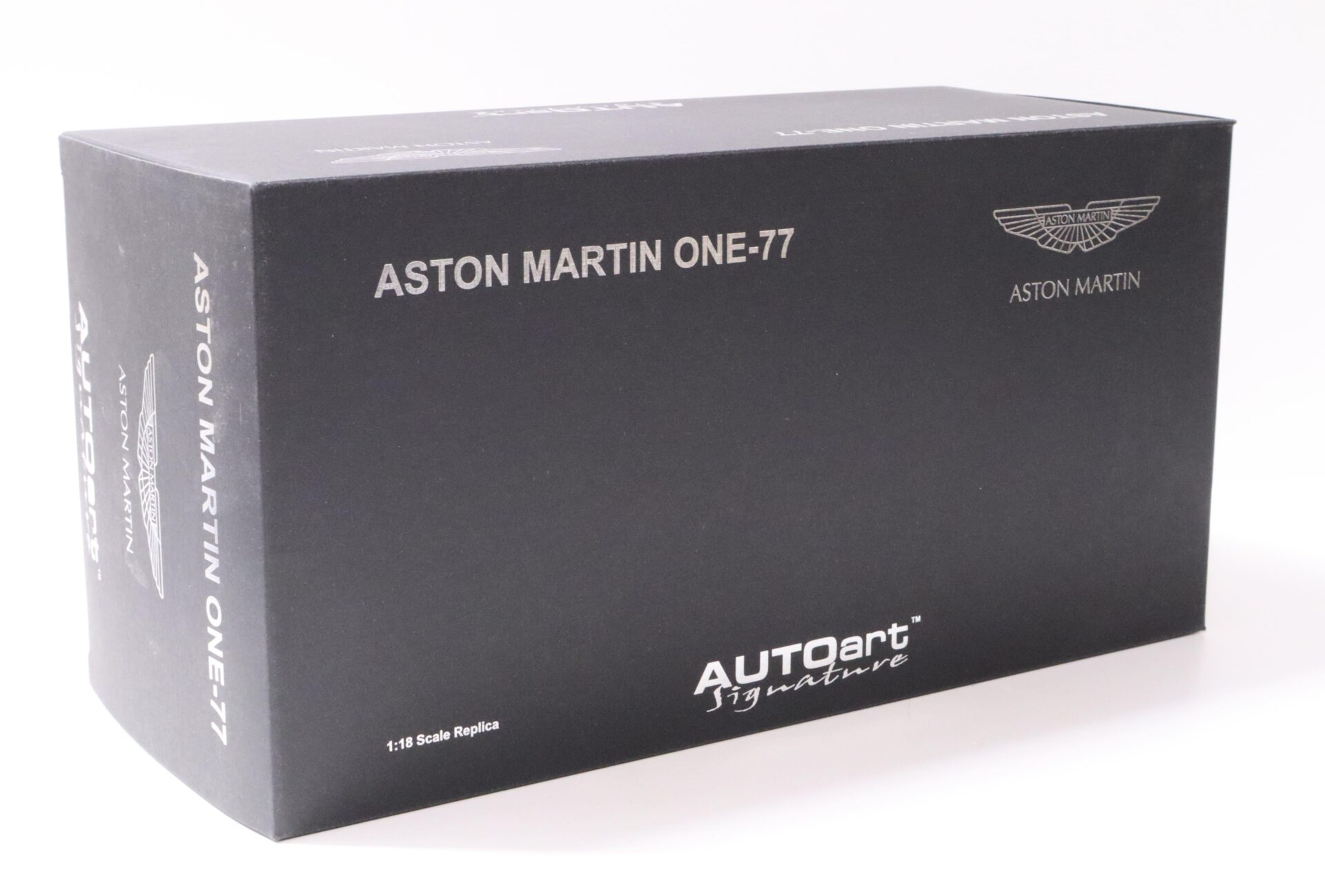 1:18 AUTOart Aston Martin One-77 Villa D´Este blue metallic