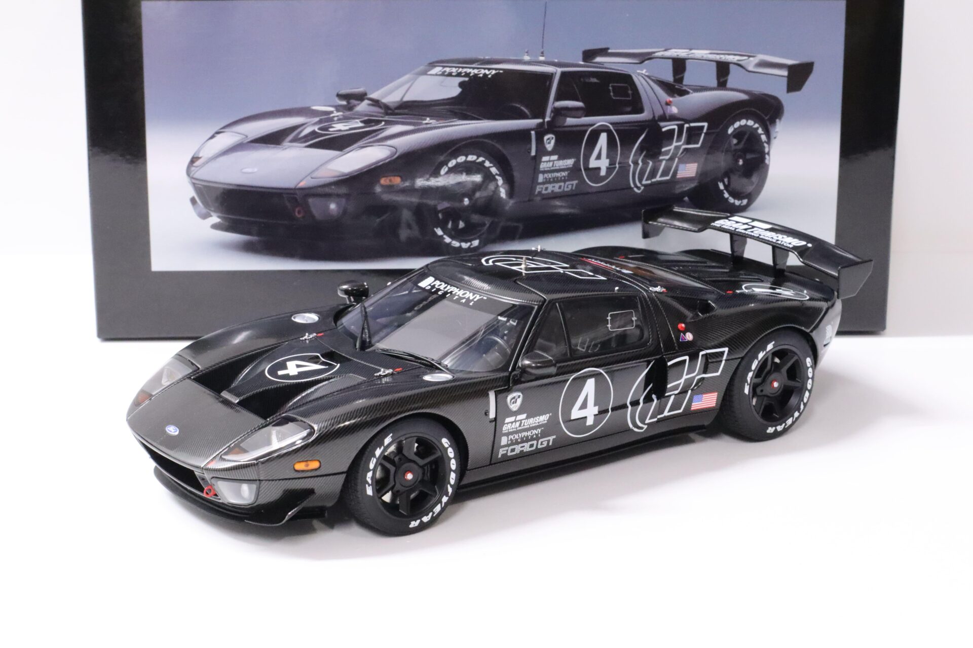 1:18 AUTOart Ford GT LM Race Car SPEC. II Carbon black #4 Gran