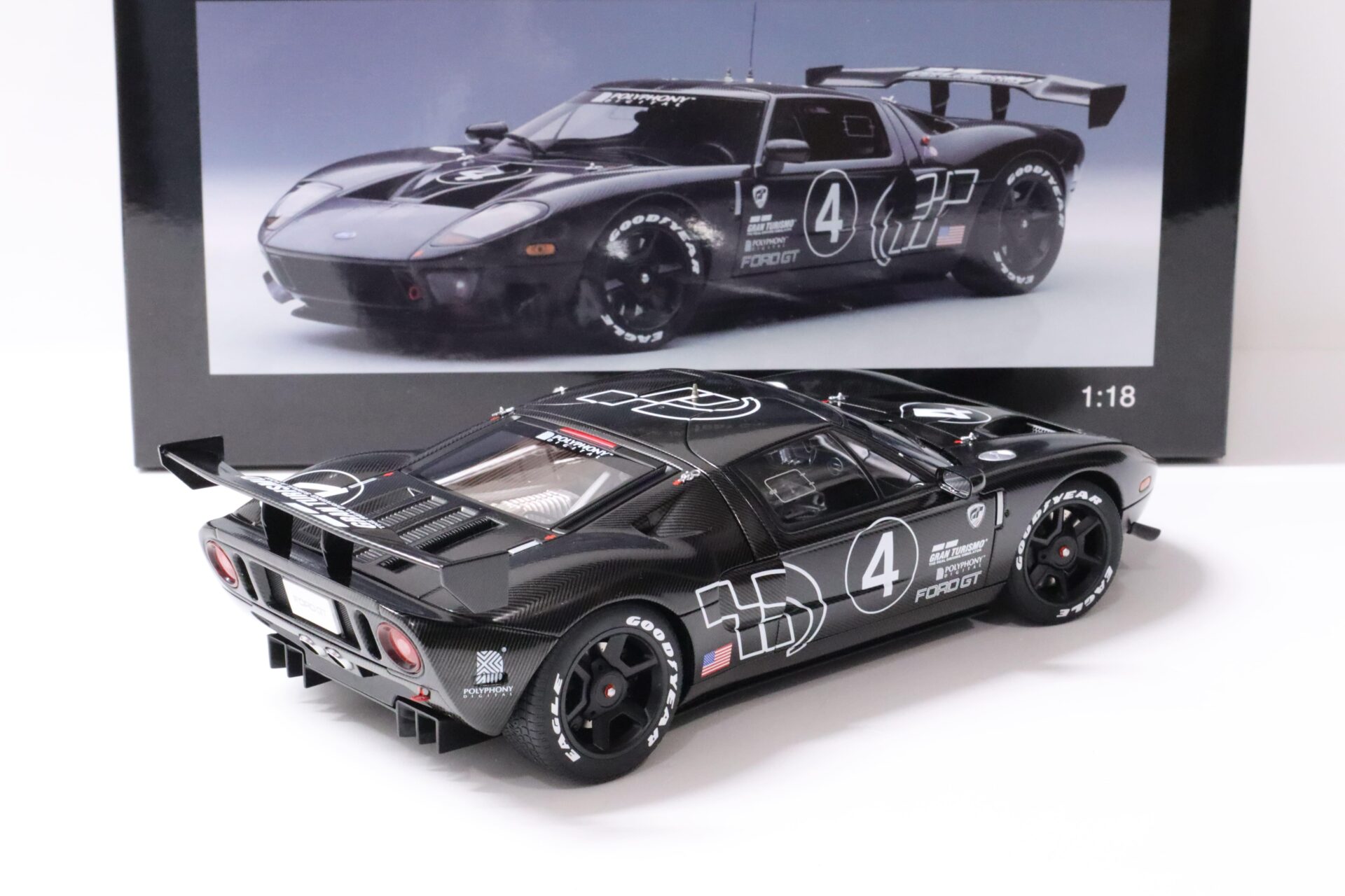 1:18 AUTOart Ford GT LM Race Car SPEC. II Carbon black #4 Gran