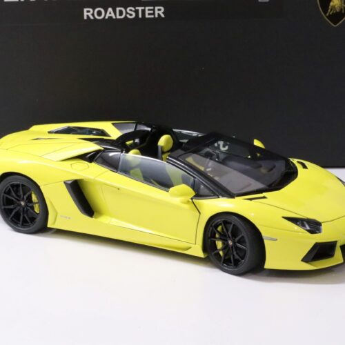 1:18 AUTOart Lamborghini Aventador LP700-4 Roadster Giallo Orion yellow