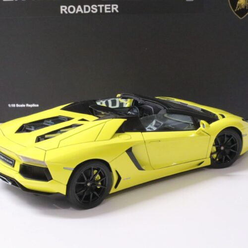 1:18 AUTOart Lamborghini Aventador LP700-4 Roadster Giallo Orion yellow