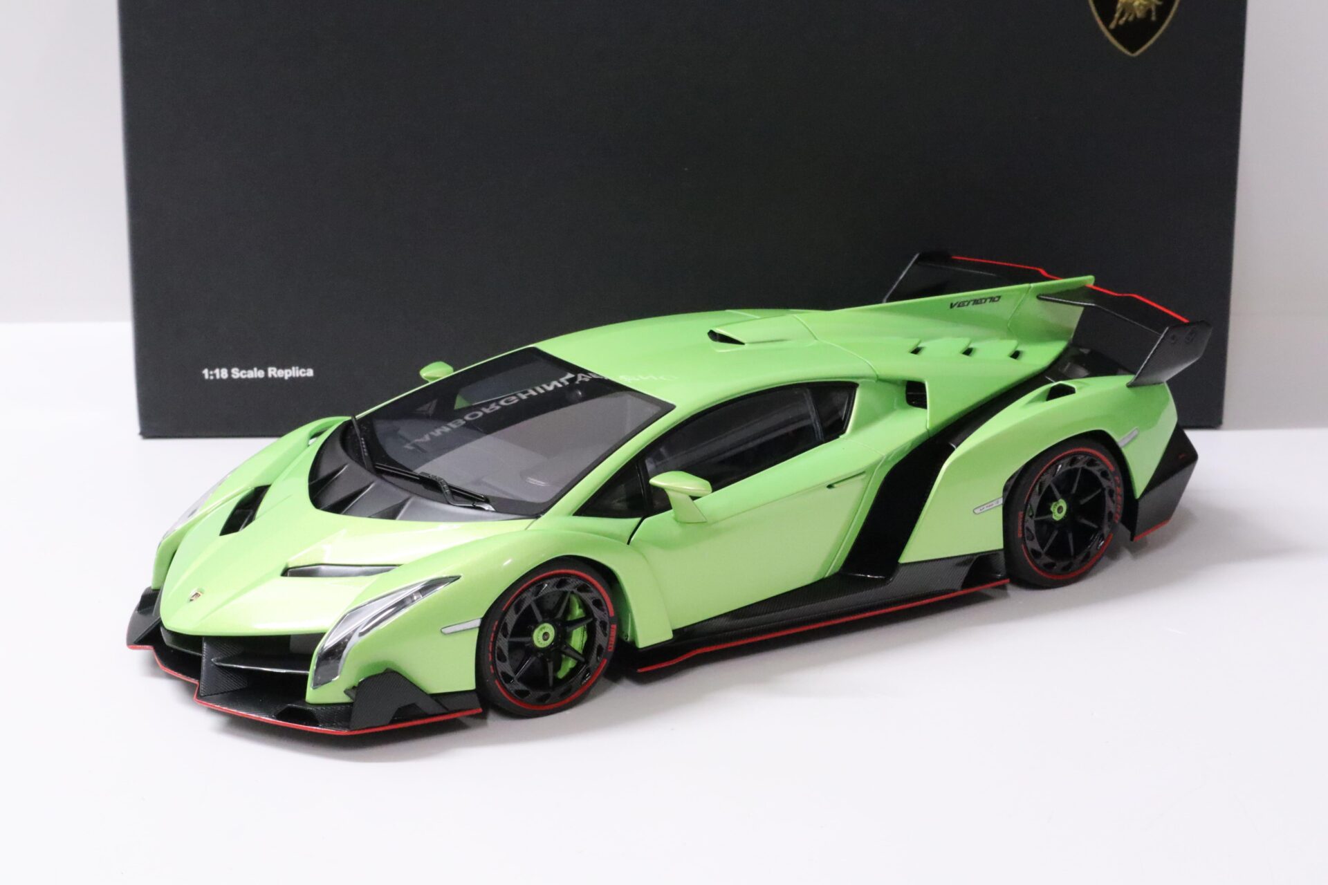 1:18 AUTOart Lamborghini Veneno 2013 green metallic