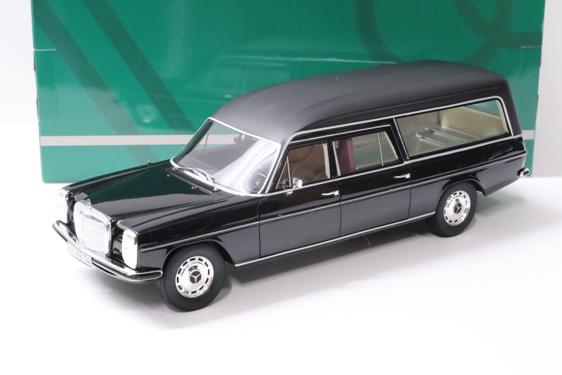 ID 58315 orig.jpg 1:18 Cult Scale Models Mercedes W114 Pollmann 1972 black