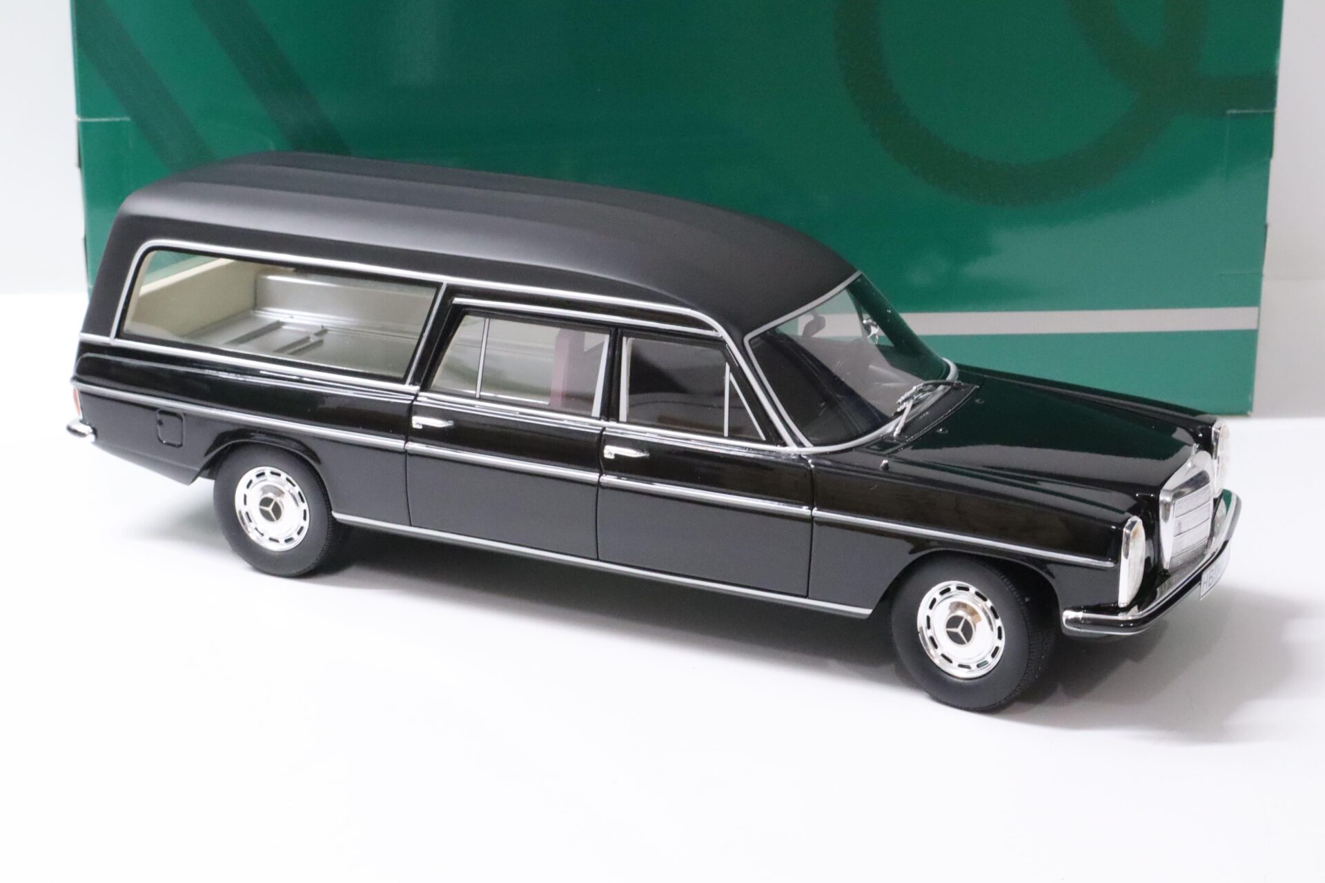 1:18 Cult Scale Models Mercedes W114 Pollmann 1972 black