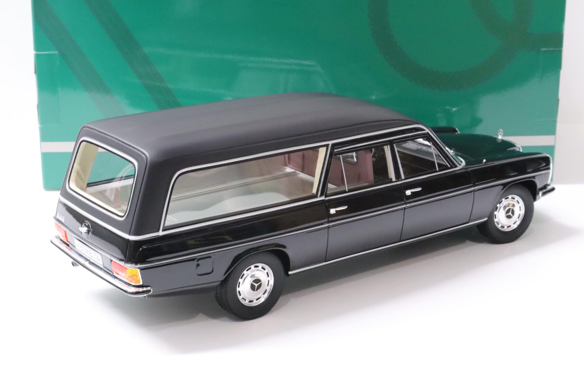 1:18 Cult Scale Models Mercedes W114 Pollmann 1972 black