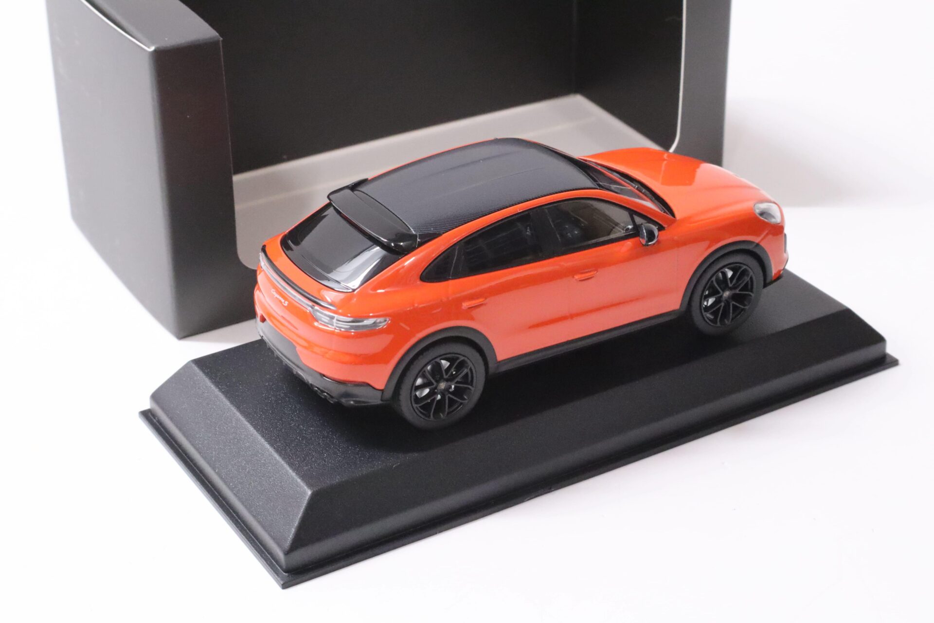 1:43 Norev Porsche Cayenne S Coupe Lava orange DEALER VERSION SALE%%%