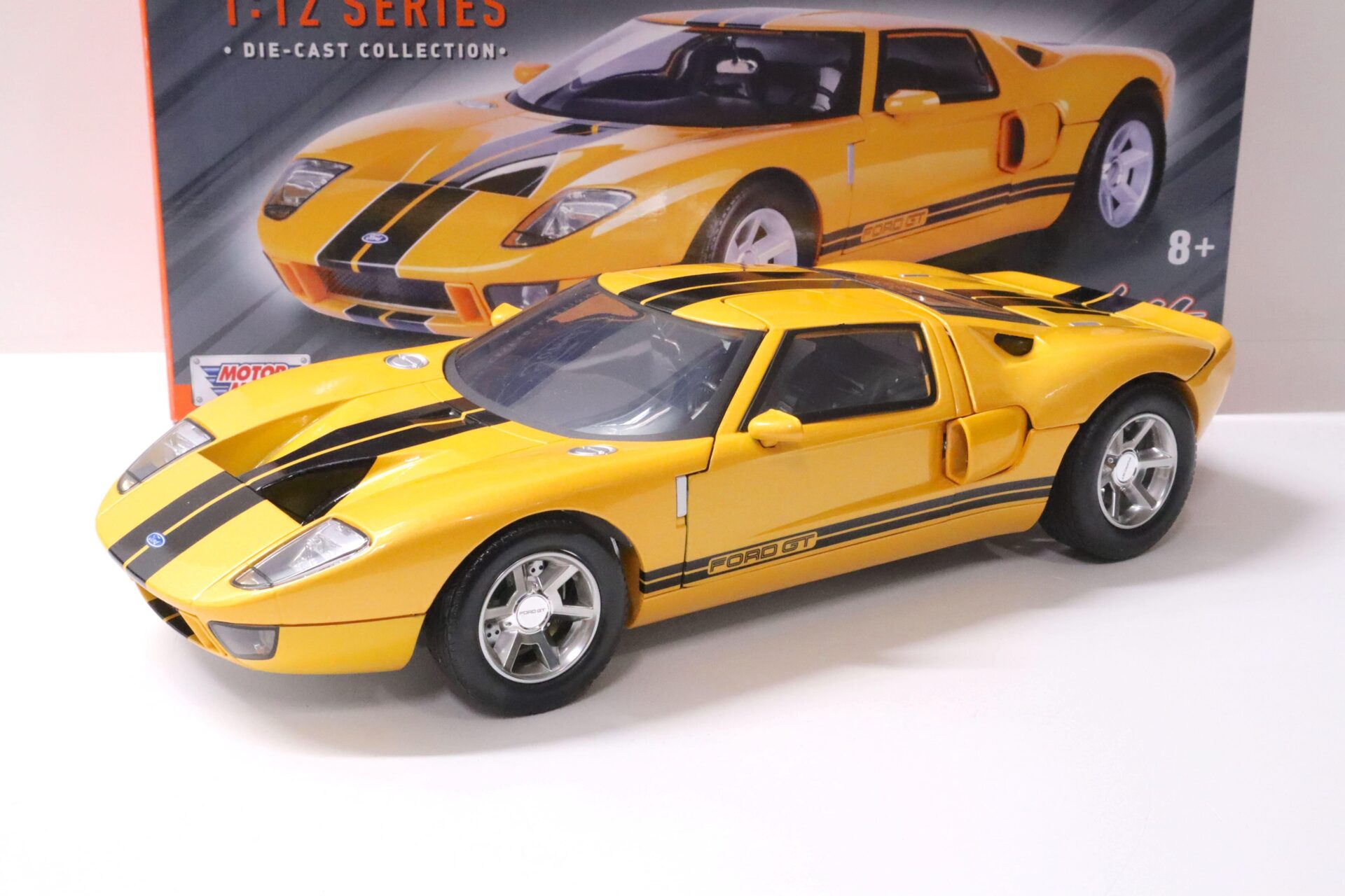 ID 58529 orig.jpg 1:12 Motor Max Ford GT Concept 2004 orange/ black stripes