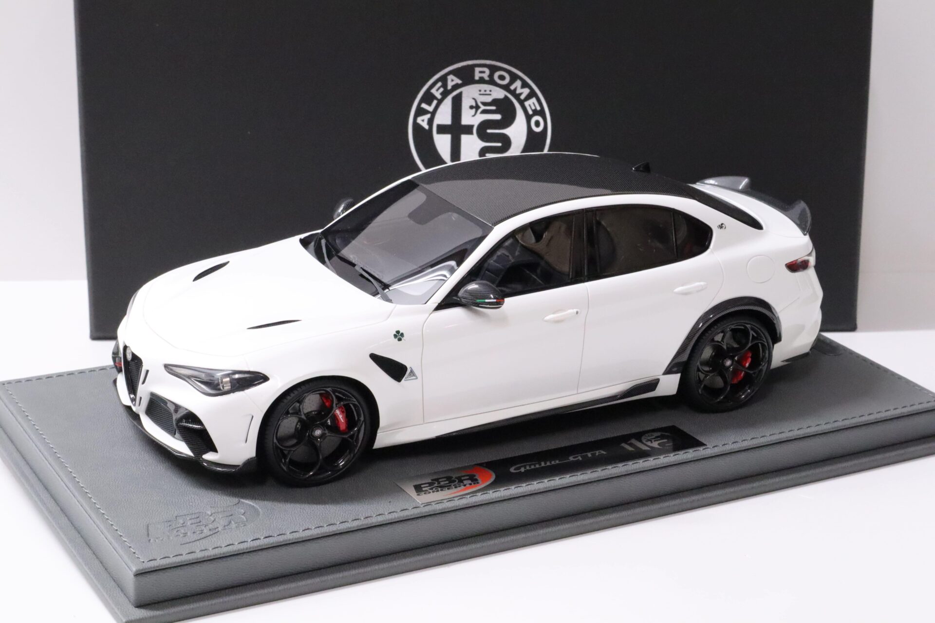 ID 58745 orig.jpg 1:18 BBR Alfa Romeo Giulia GTA Bianco Trofeo white/ red brakes - Limited 40 pcs.