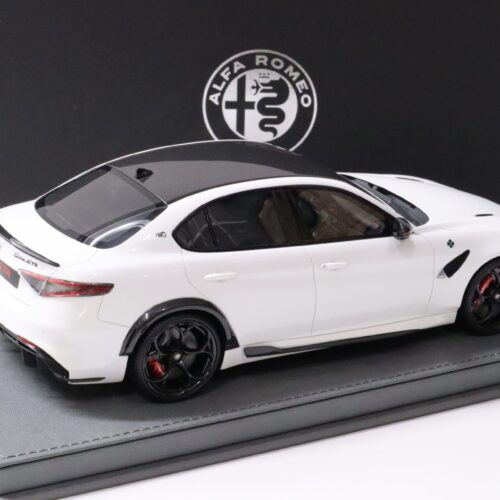 1:18 BBR Alfa Romeo Giulia GTA Bianco Trofeo white/ red brakes - Limited 40 pcs.
