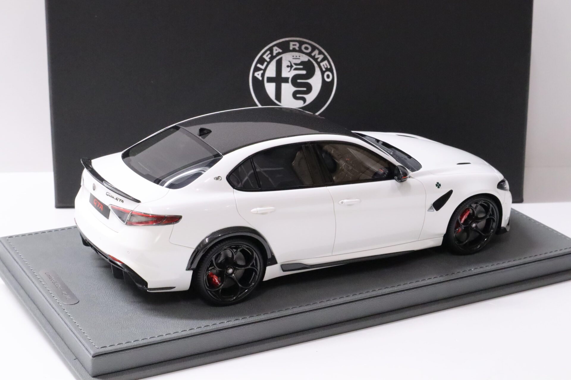 1:18 BBR Alfa Romeo Giulia GTA Bianco Trofeo white/ red brakes - Limited 40 pcs.