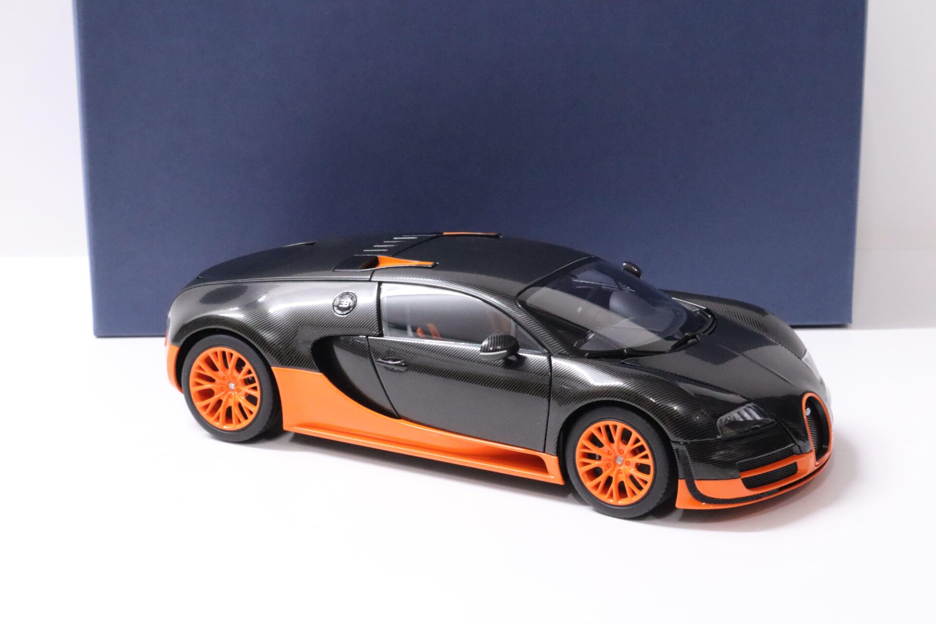 1:18 AUTOart Bugatti Veyron 16.4 Super Sport World Record Edition black/ orange