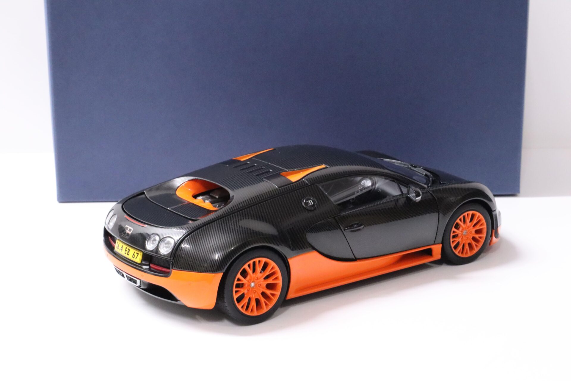 1:18 AUTOart Bugatti Veyron 16.4 Super Sport World Record Edition black/ orange