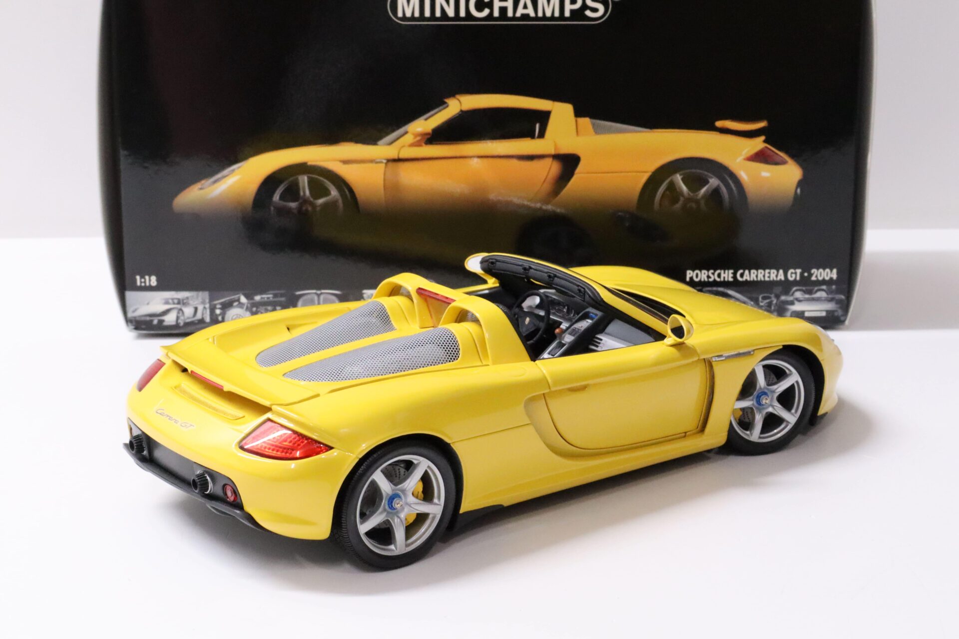 1:18 Minichamps Porsche Carrera GT 2004 yellow – Premium-Modelcars