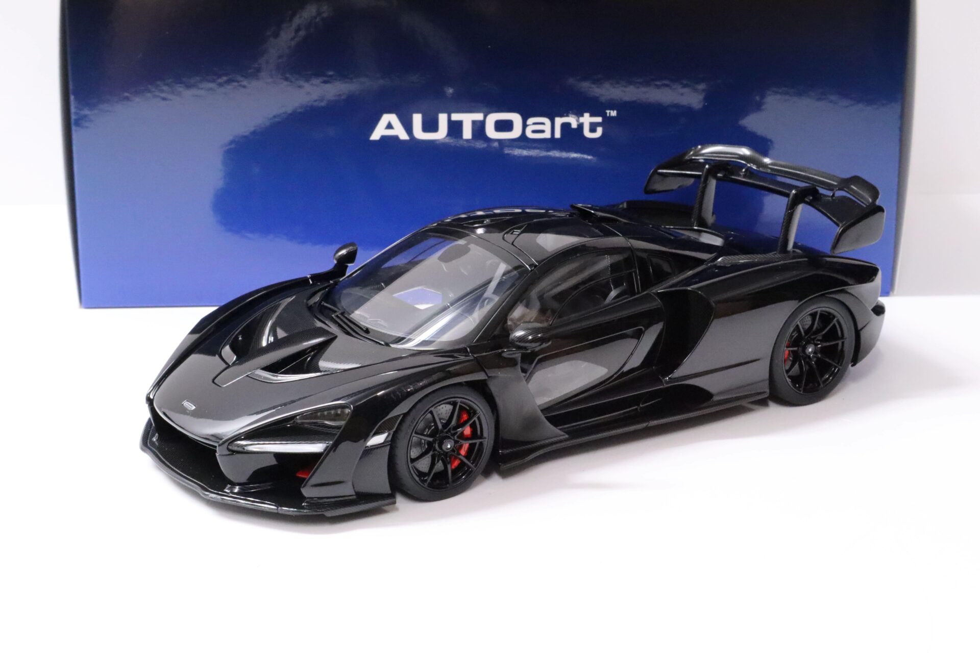 ID 58929 orig.jpg 1:18 AUTOart McLAREN Senna 2018 Stealth Cosmo/ black