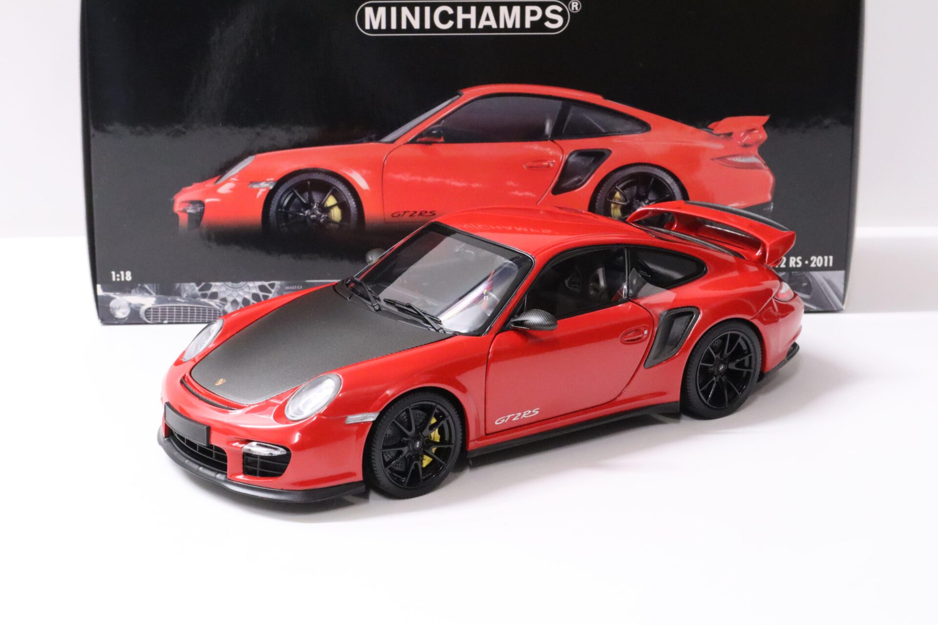 ID 59082 orig.jpg 1:18 Minichamps Porsche 911 (997) GT2 RS 2011 red with black wheels