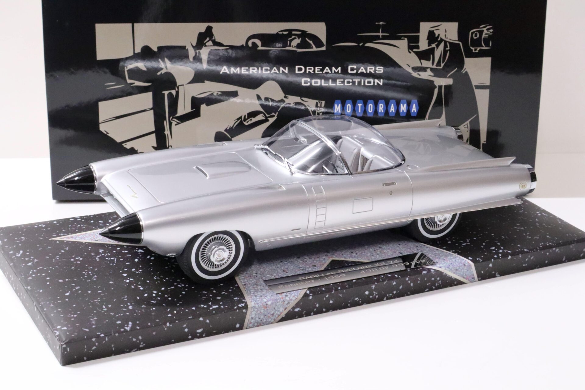ID 59210 orig.jpg 1:18 Minichamps Cadillac Cyclone XP 74 Concept 1959 silver American Dream Cars