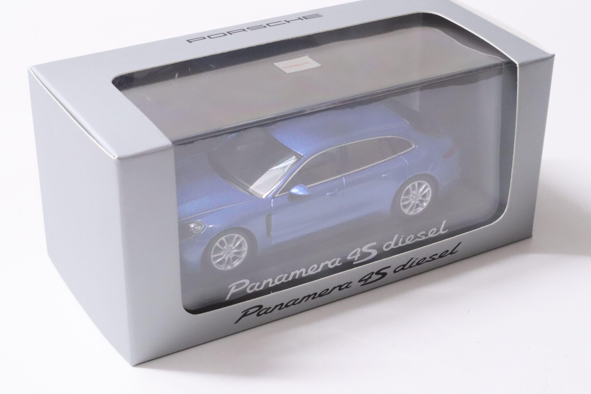 1:43 Minichamps Porsche Panamera 4S Diesel Sport Turismo 2017 blue DEALER VERSION