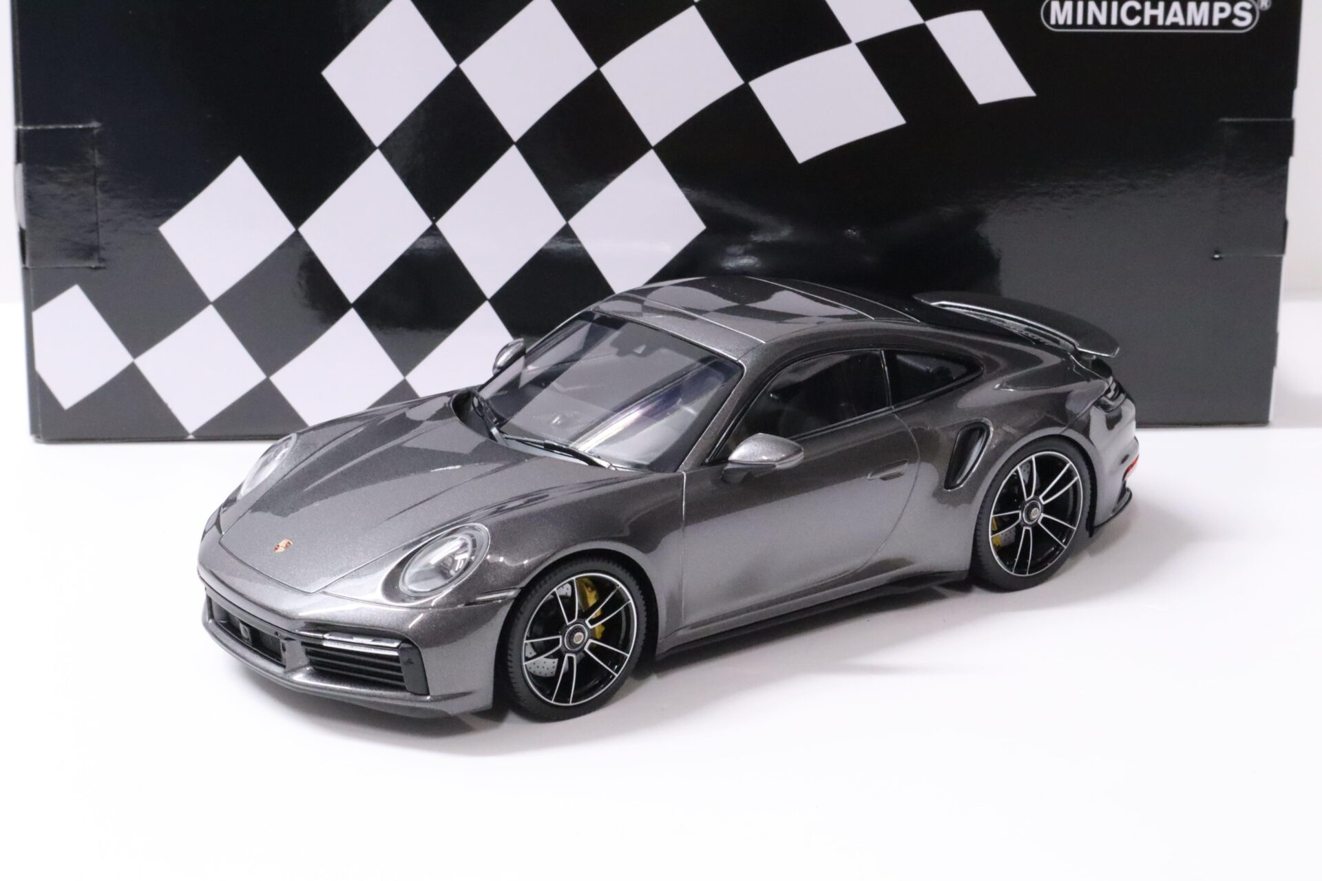 ID 59436 orig.jpg 1:18 Minichamps Porsche 911 (992) Turbo S Coupe 2020 grey metallic