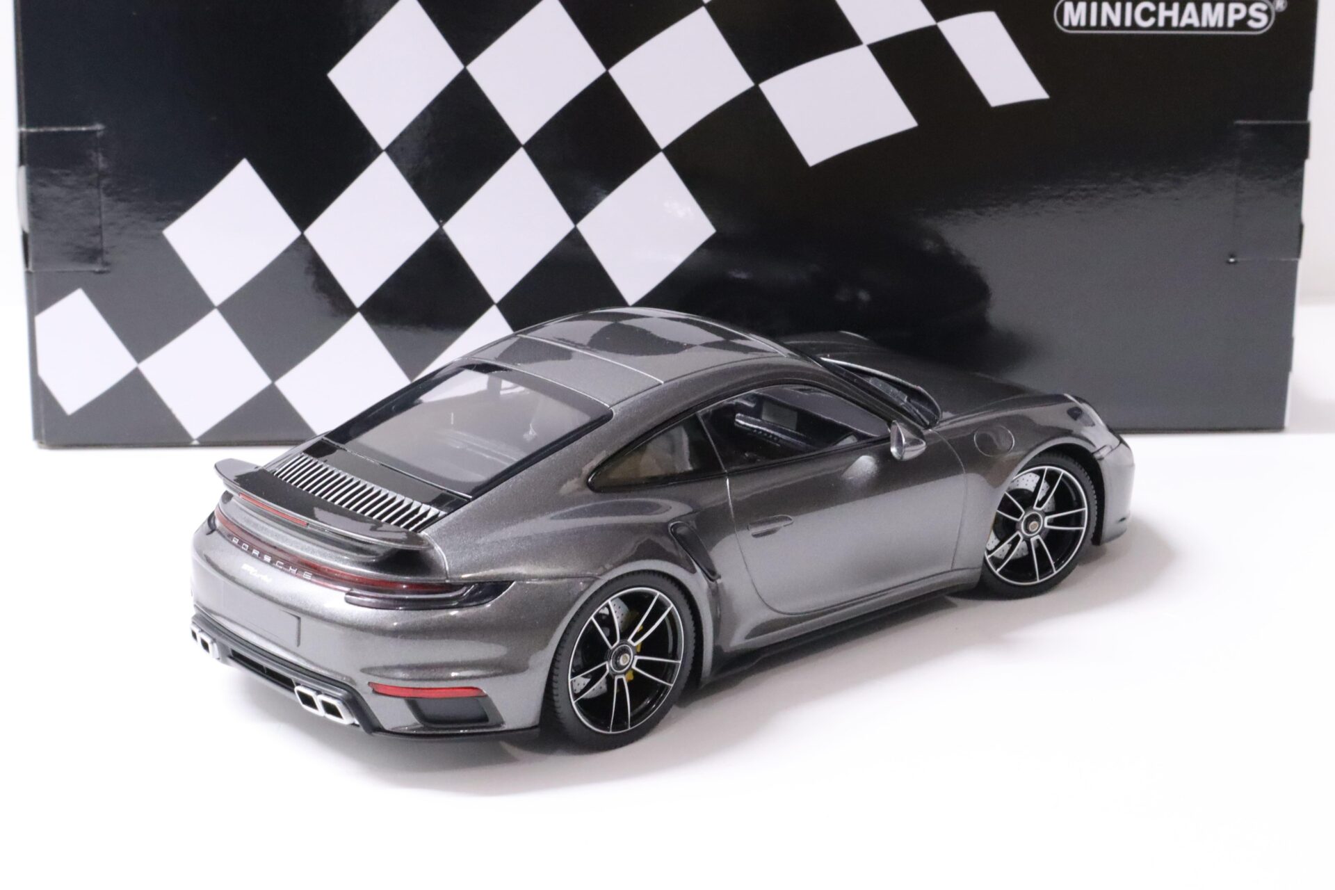 1:18 Minichamps Porsche 911 (992) Turbo S Coupe 2020 grey metallic