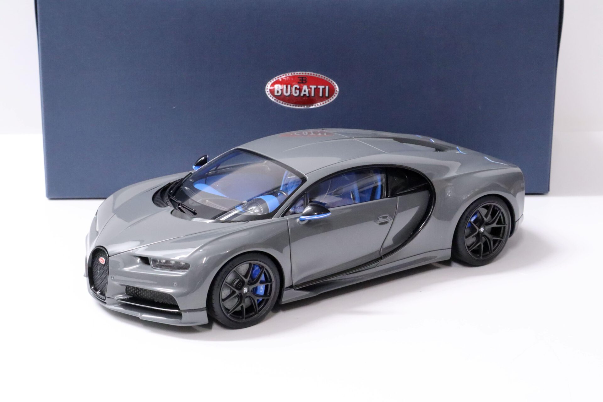ID 59480 orig.jpg 1:18 AUTOart Bugatti Chiron Sport 2019 Jet grey