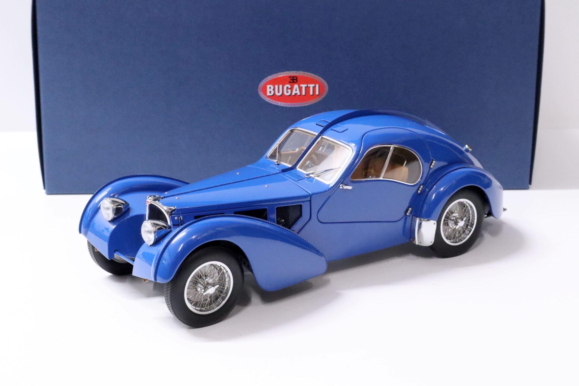 ID 59484 orig.jpg 1:18 AUTOart Bugatti 57S Atlantic 1938 blue/ with metal wire spoke wheels