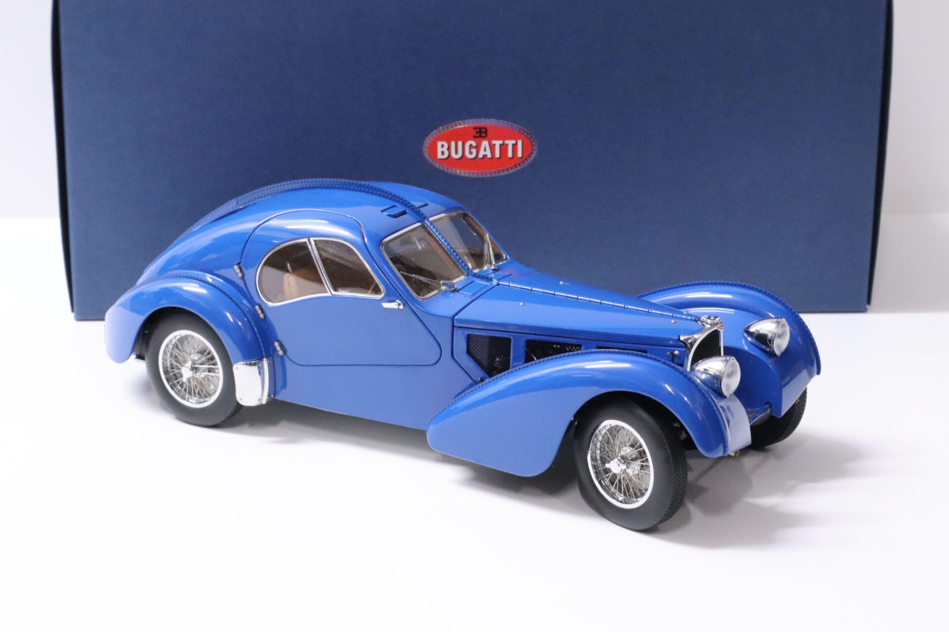 1:18 AUTOart Bugatti 57S Atlantic 1938 blue/ with metal wire spoke wheels