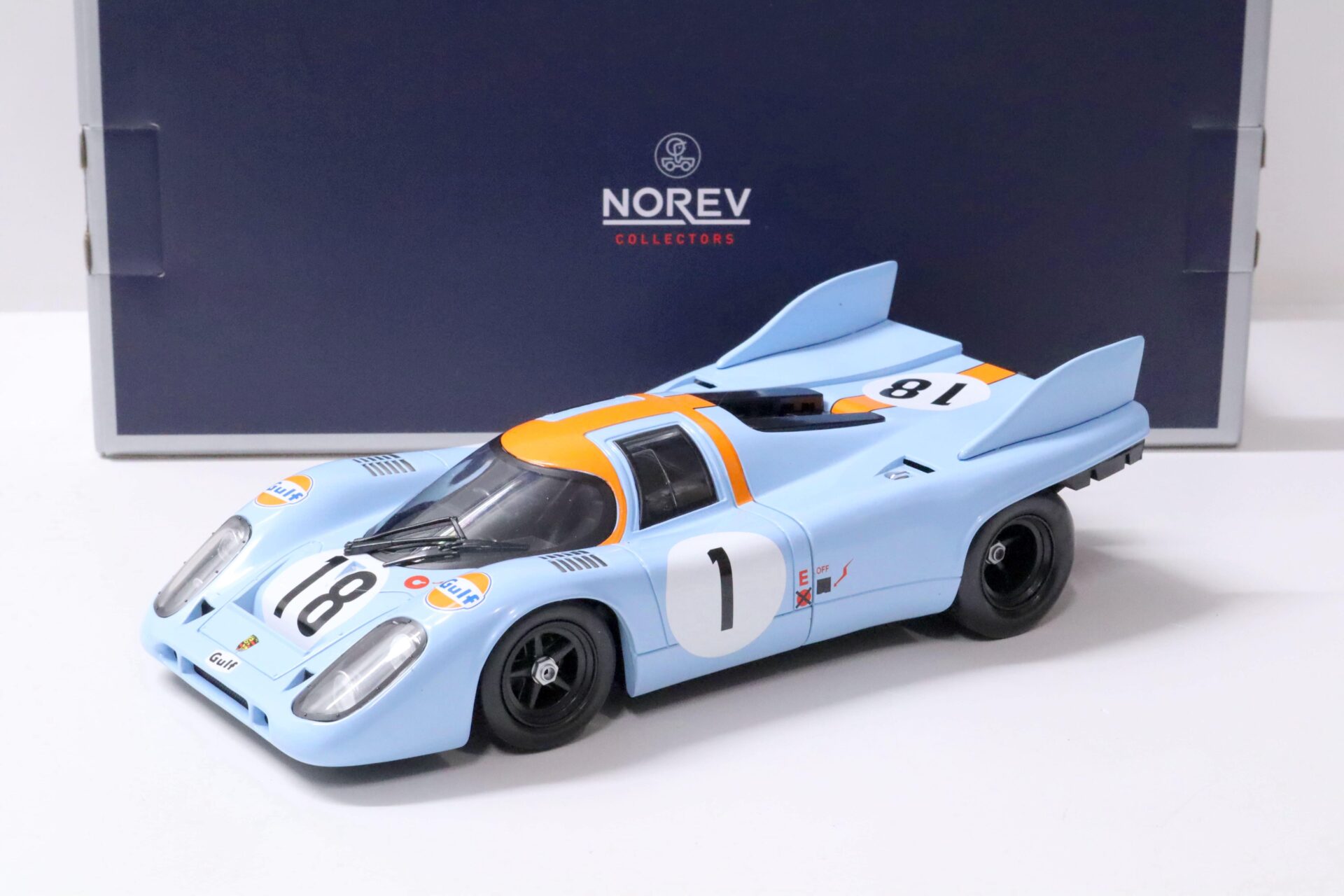 ID 59533 orig.jpg 1:18 Norev Porsche 917K Training Session 24h LeMans 1971 Gulf Racing Siffert/ Bell