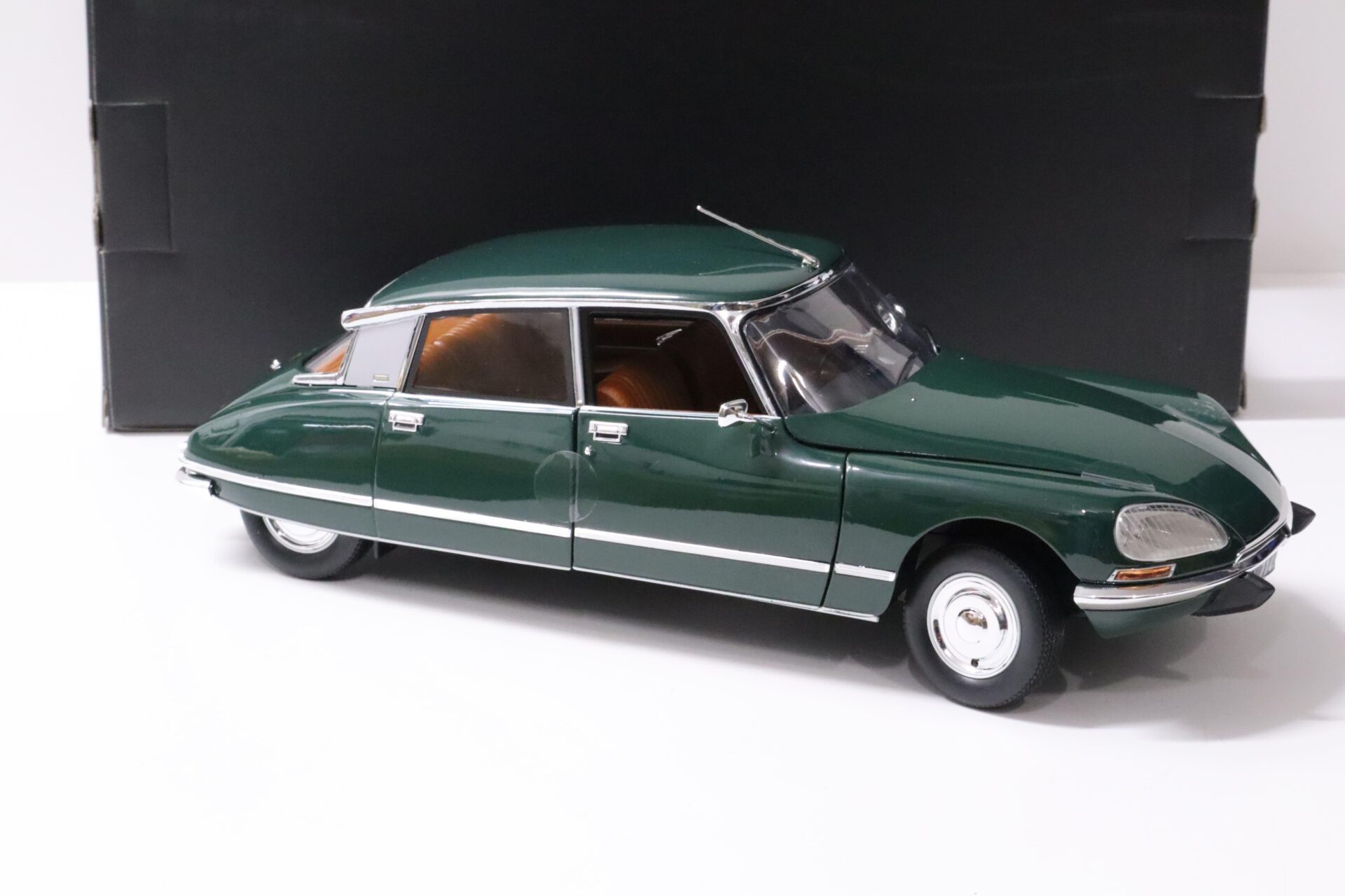 1:18 Norev Citroen DS23 Pallas 1972 Charmille green – Premium