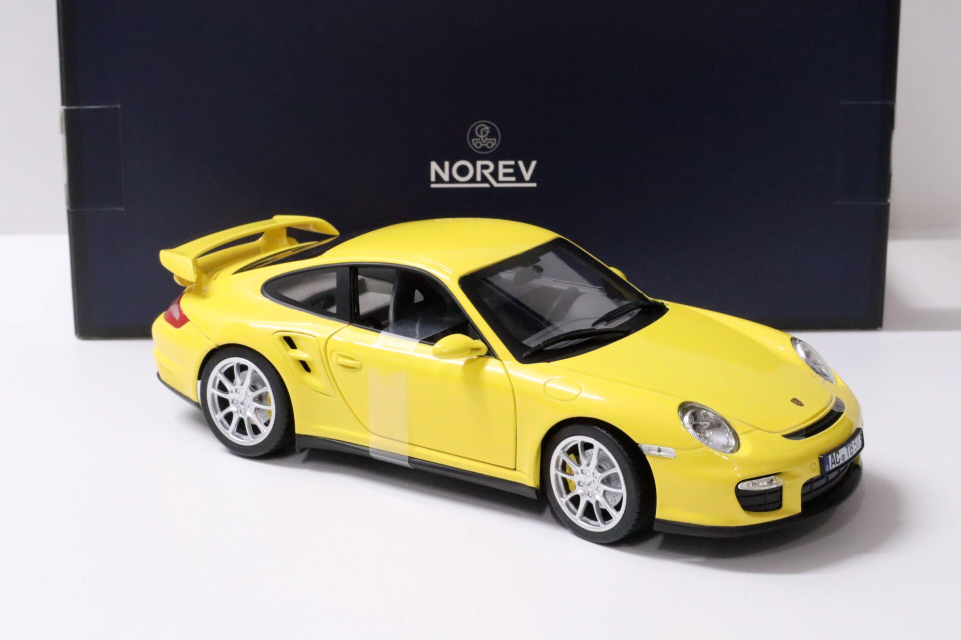 1:18 Norev Porsche 911 (997) GT2 Coupe yellow 2010 - Limited 200 pcs.