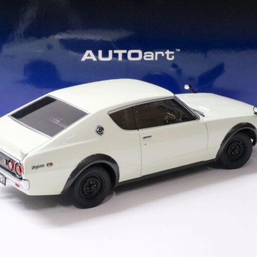1:18 AUTOart Nissan Skyline 2000 GT-R (KPGC110) white 1973
