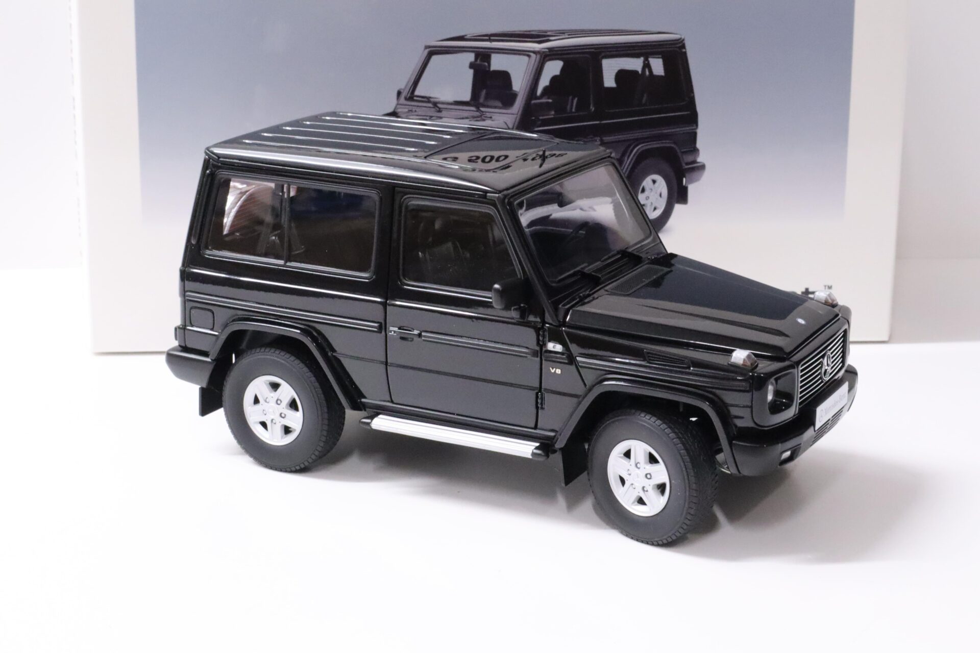 1:18 AUTOart Mercedes G-Klasse G500 SWB 1998 black