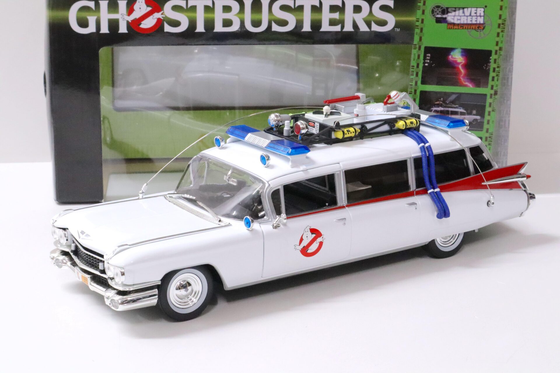 ID 60216 orig.jpg 1:18 /1:21 Auto World 1959 Cadillac Eldorado Ghostbusters ECTO-1 white