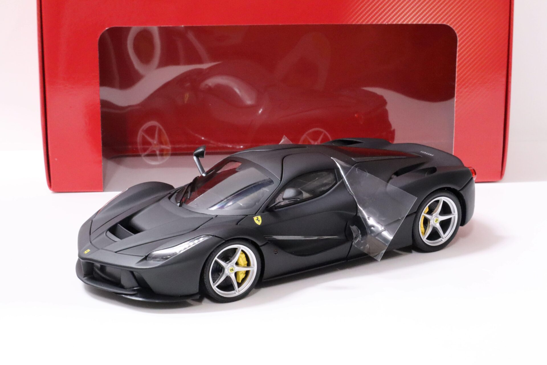 ID 60280 orig.jpg 1:18 Hot Wheels Ferrari LaFerrari 2013 matt black BLY53