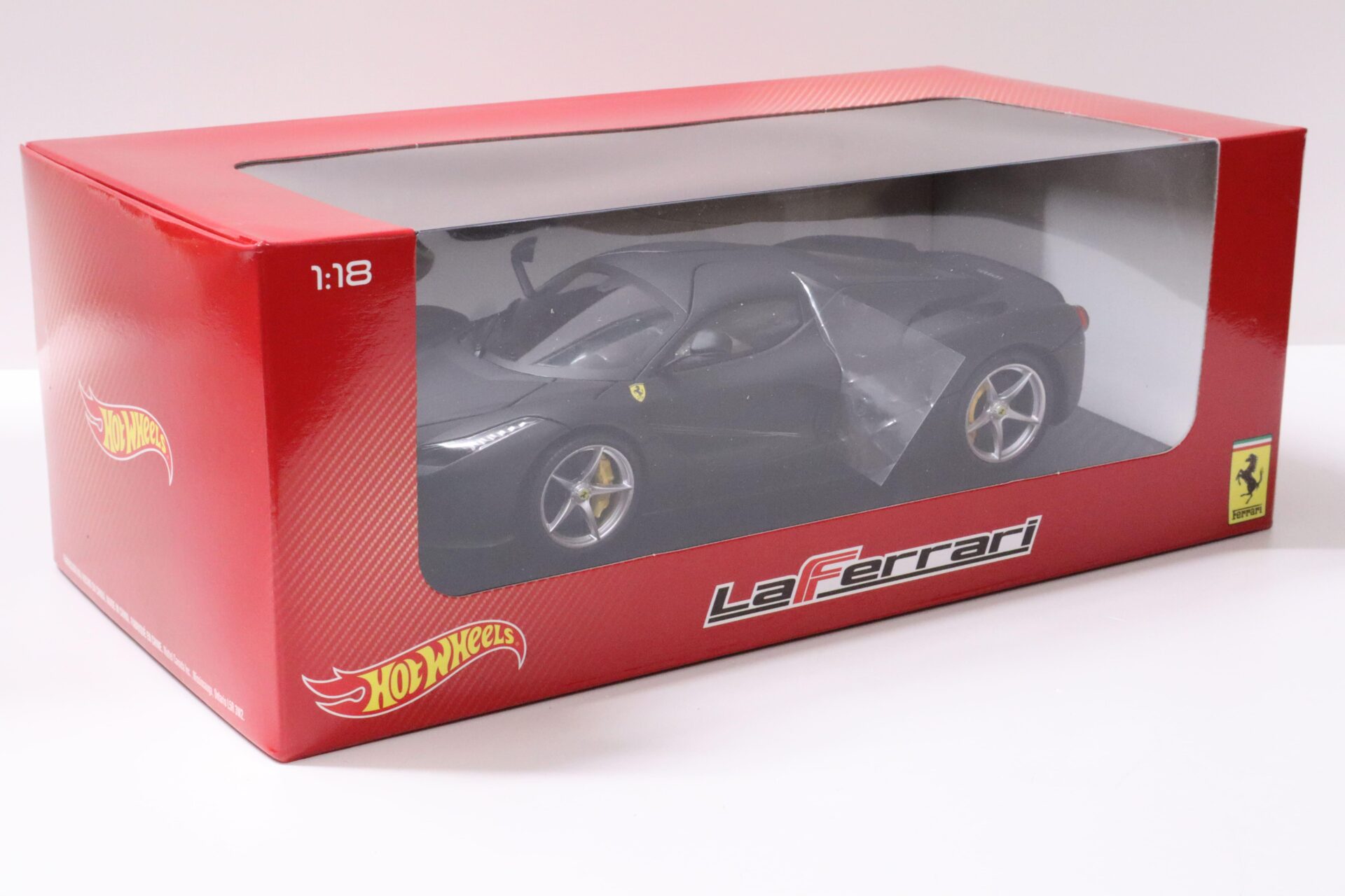 1:18 Hot Wheels Ferrari LaFerrari 2013 matt black BLY53