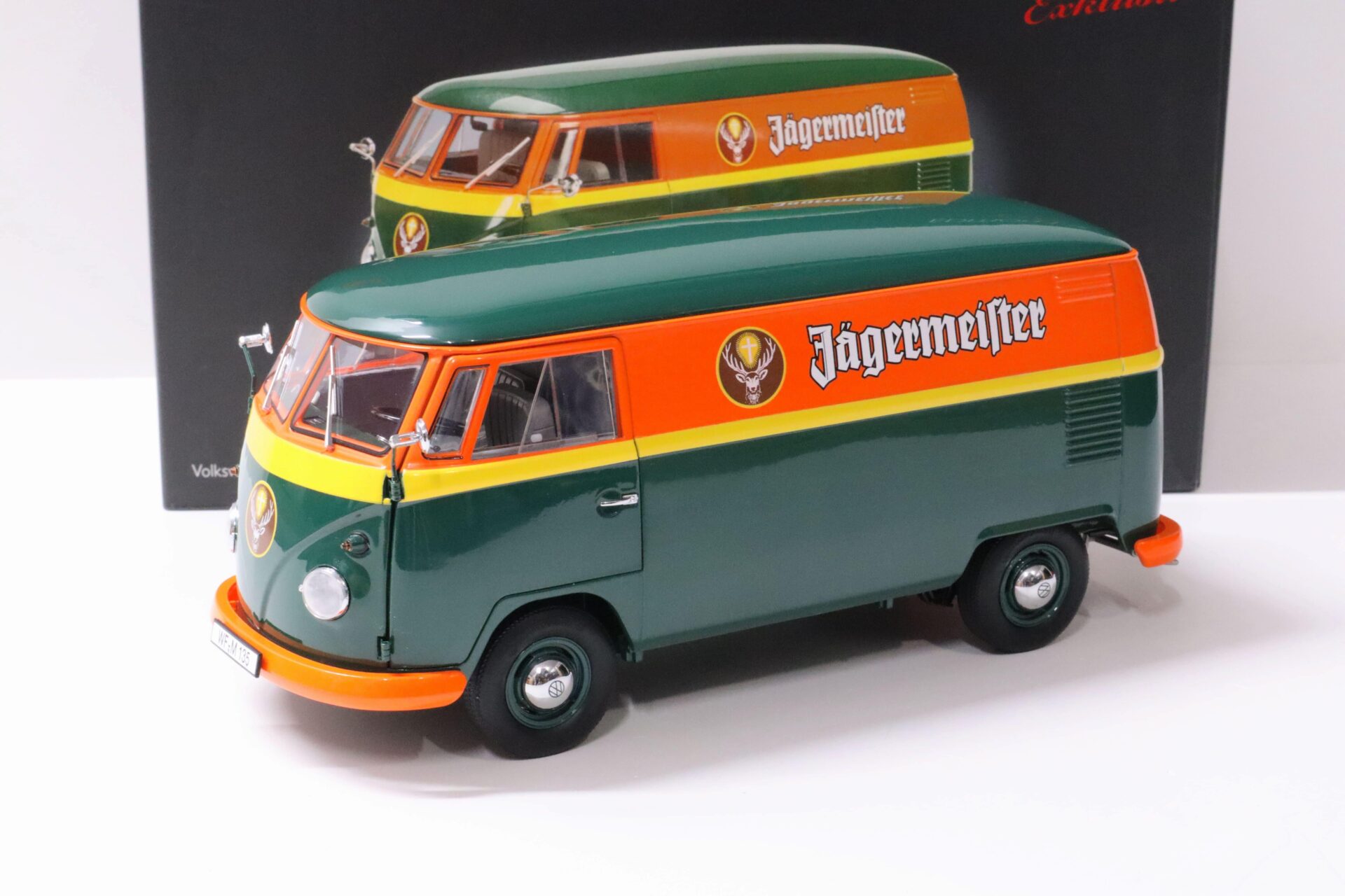 1:18 Schuco VW T1 Transporter Kasten Jägermeister green/ orange