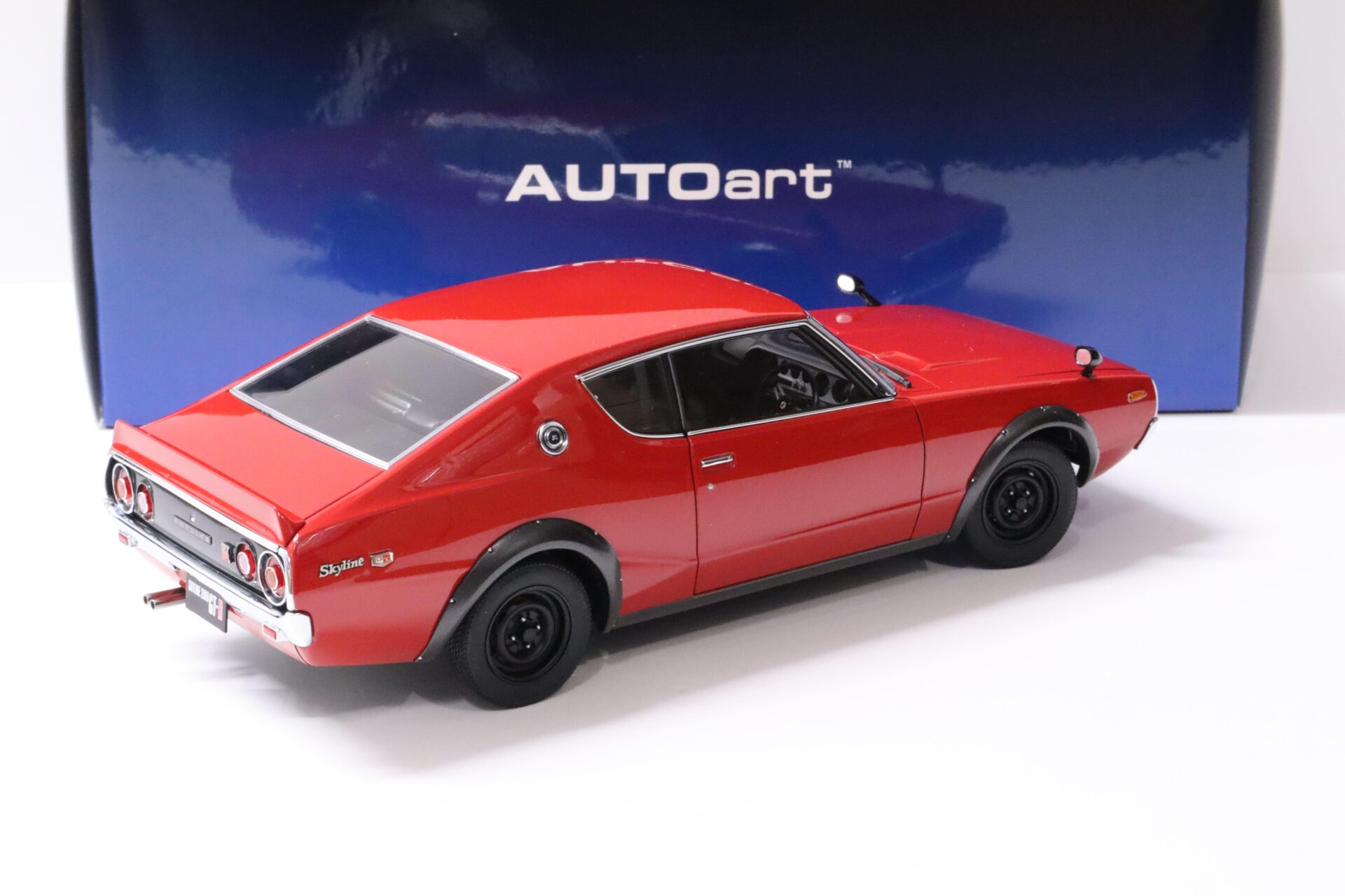1:18 AUTOart Nissan Skyline 2000 GT-R (KPGC110) red 1973