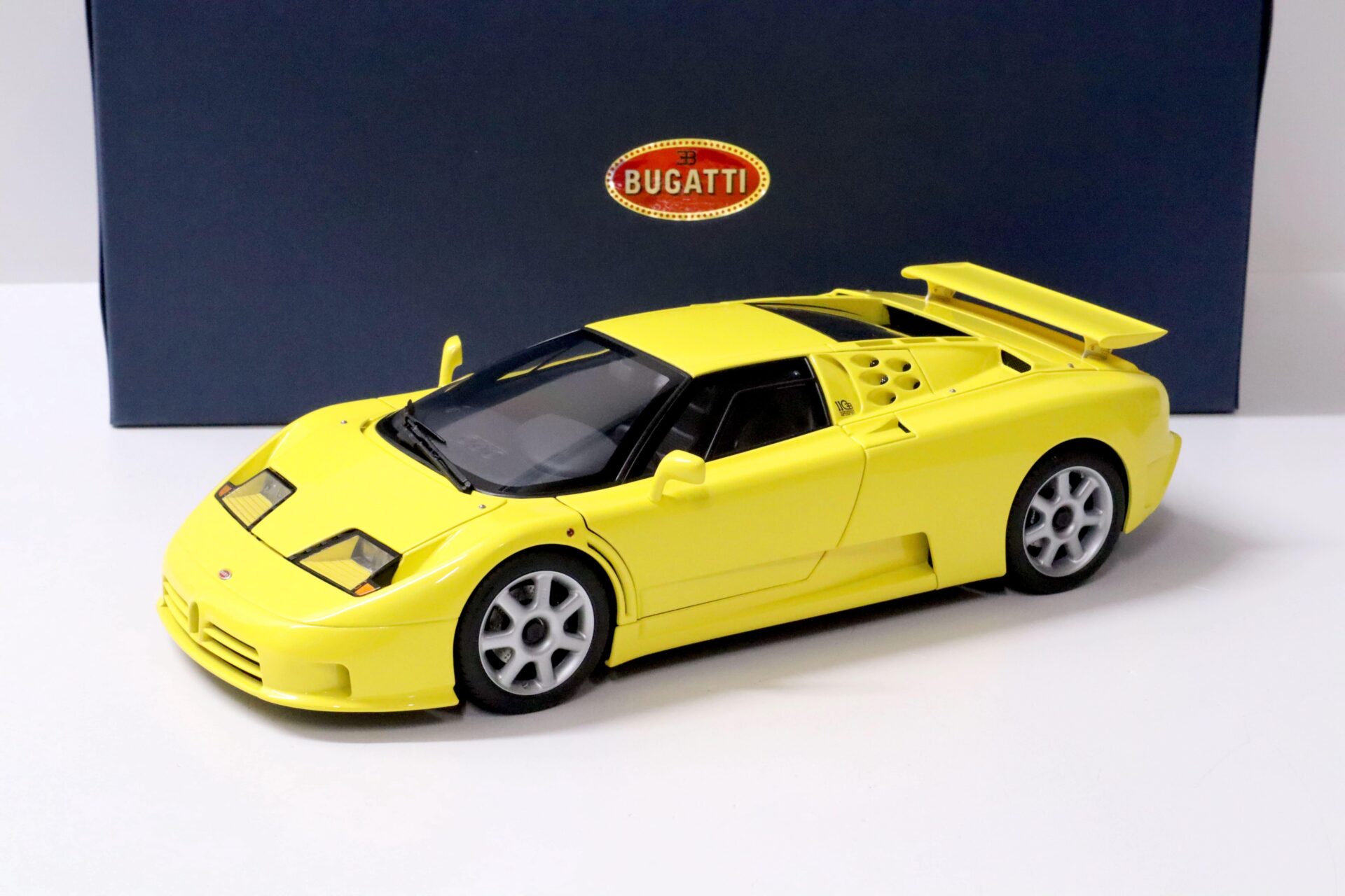 ID 60564 orig.jpg 1:18 AUTOart Bugatti EB110 SS 1992 Giallo Bugatti/ yellow