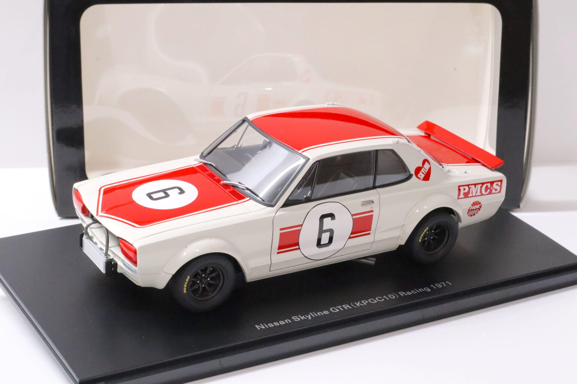 ID 60641 orig.jpg 1:18 AUTOart Nissan Skyline GTR (KPGC10) #6 Japan GP Winner 1971 Takahashi