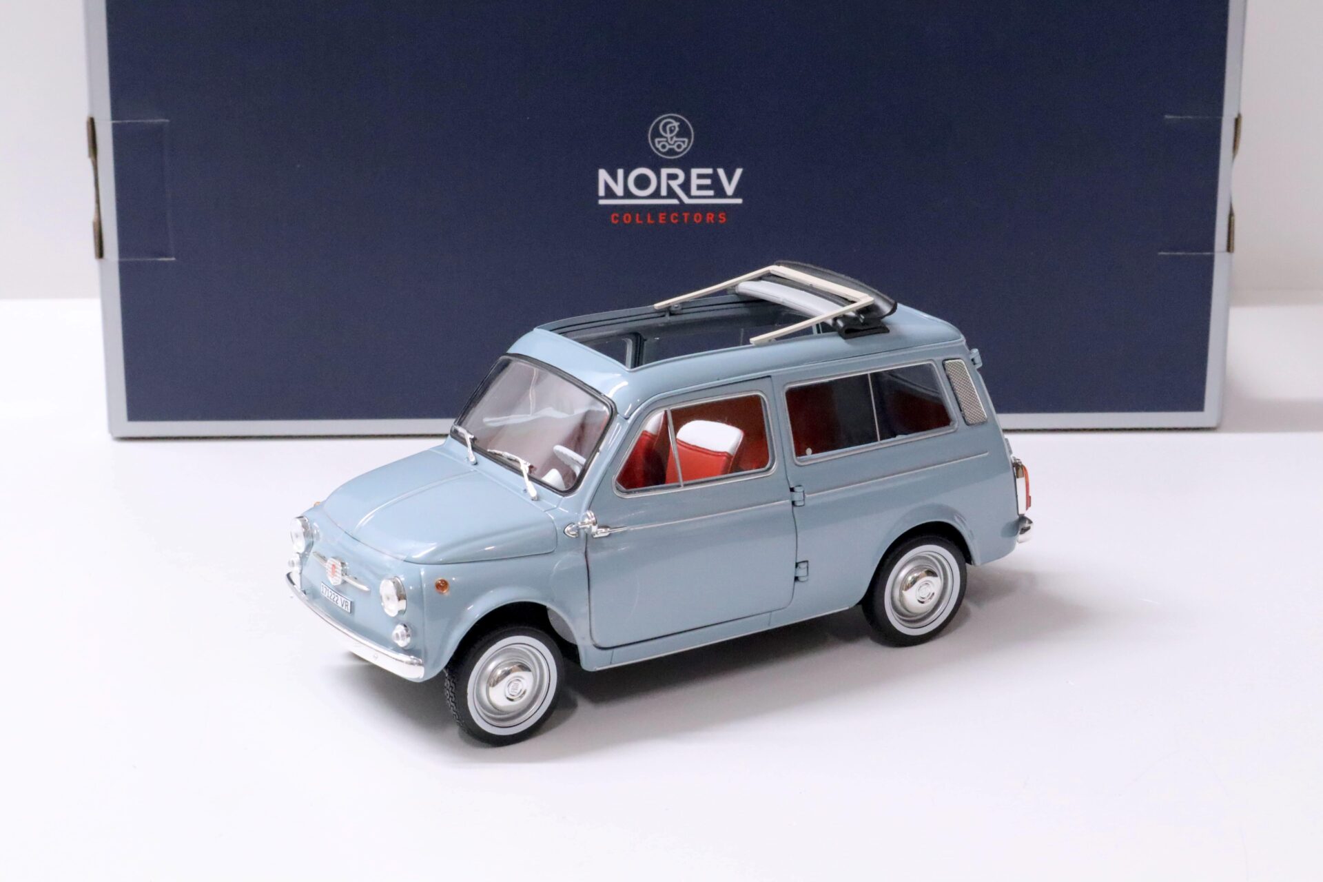 ID 60768 orig.jpg 1:18 Norev Fiat 500 Giardiniera 1964 Cenere blue