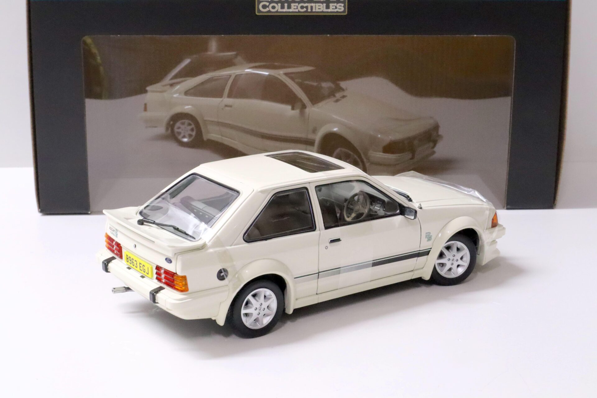 1:18 Sun Star Ford Escort RS Turbo 1984 Diamond white
